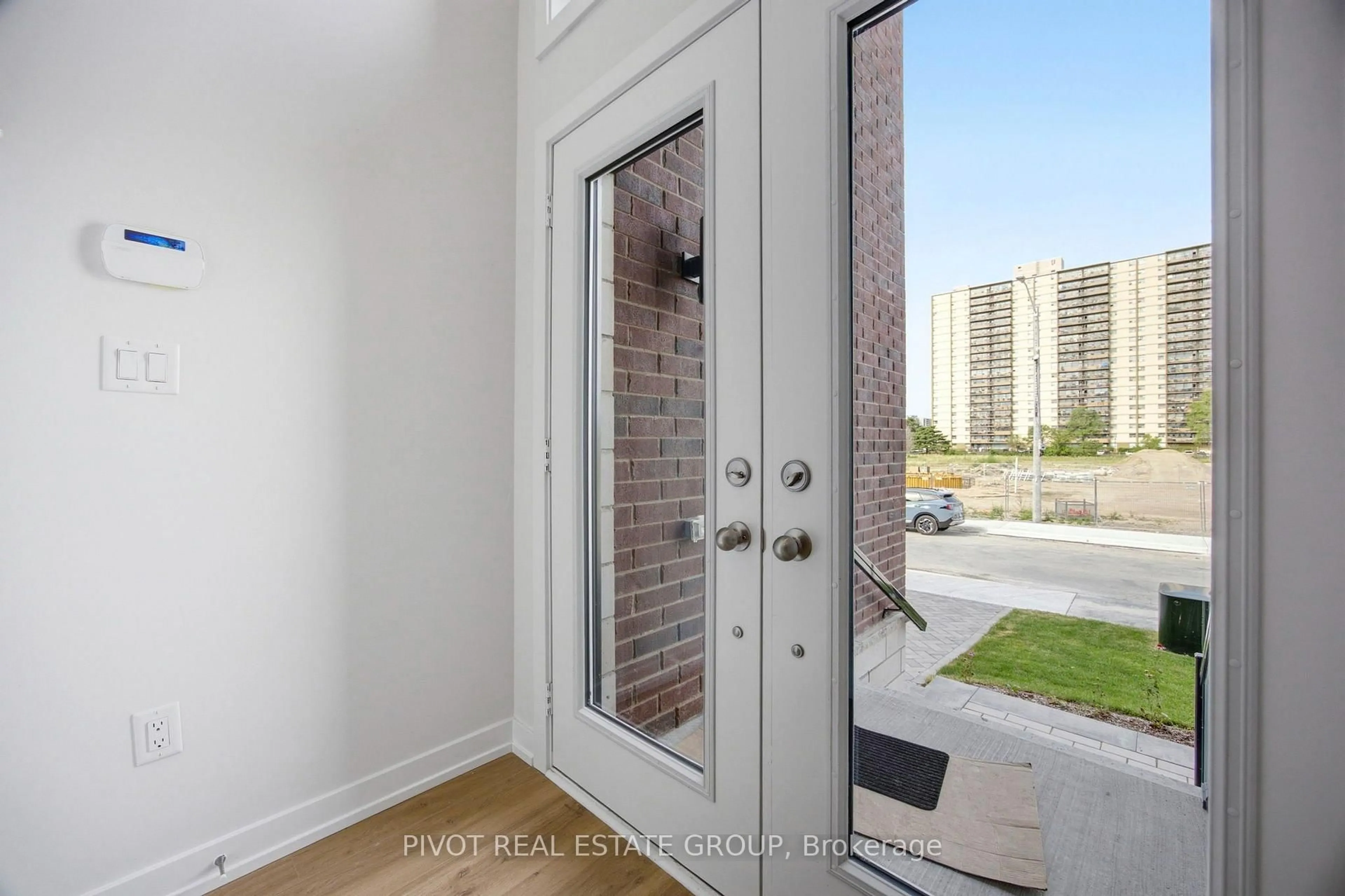 Indoor entryway for 138 Danielle Moore Circ, Toronto Ontario M1P 0G9
