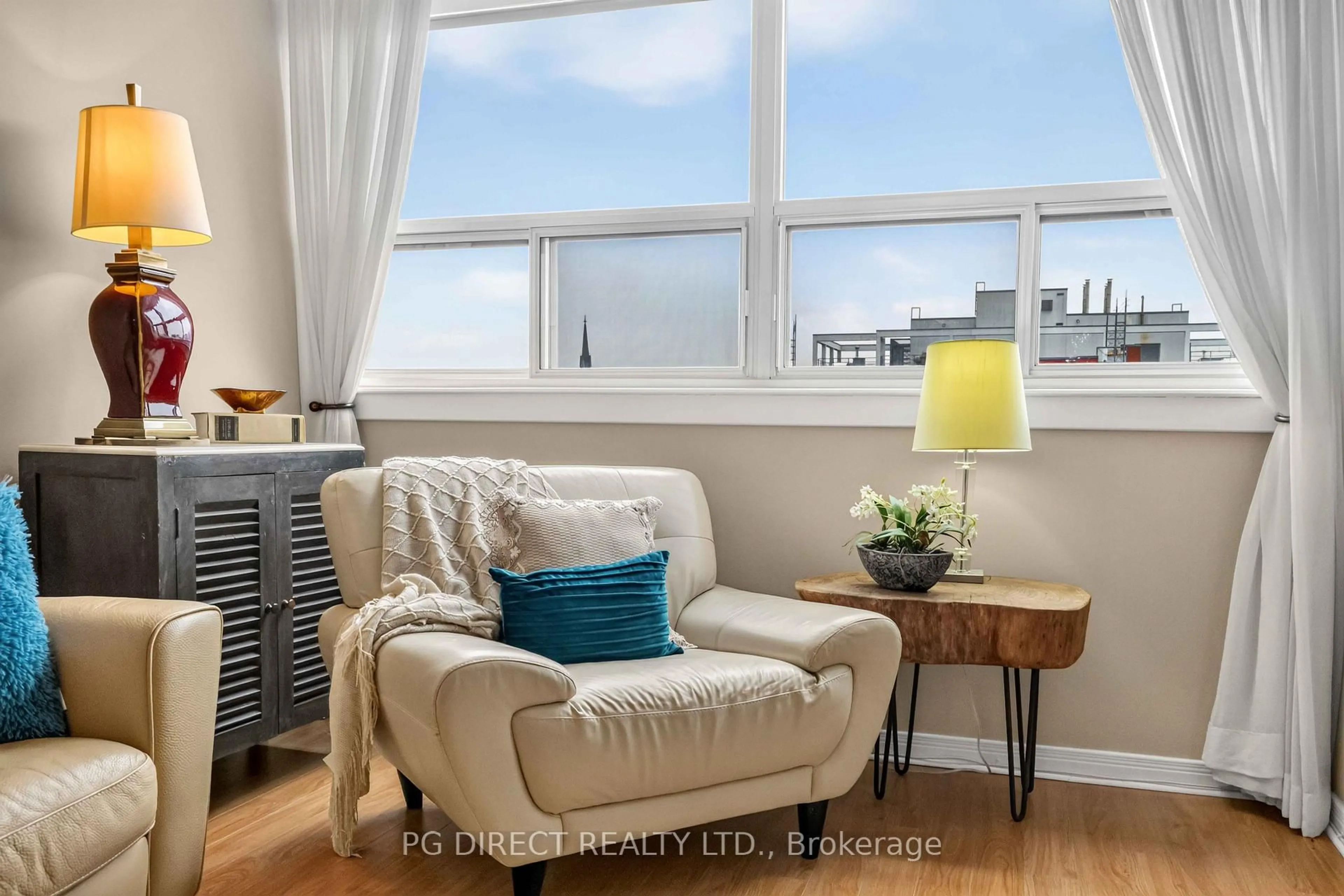 Living room with furniture, wood/laminate floor for 80 Athol St #604, Oshawa Ontario L1H 8B7