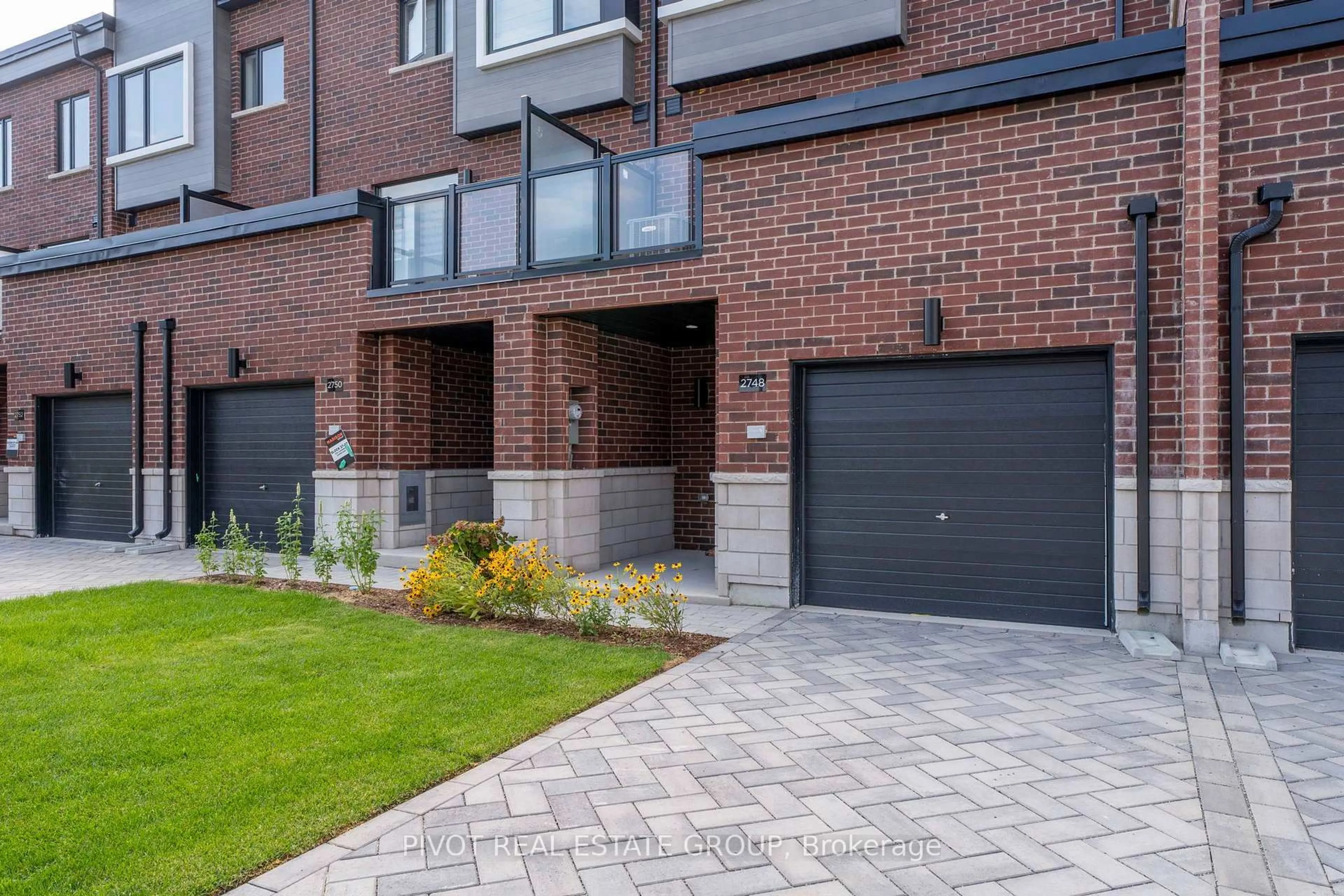 Home with brick exterior material, street for 2748 Lawrence Ave, Toronto Ontario M1P 0G9