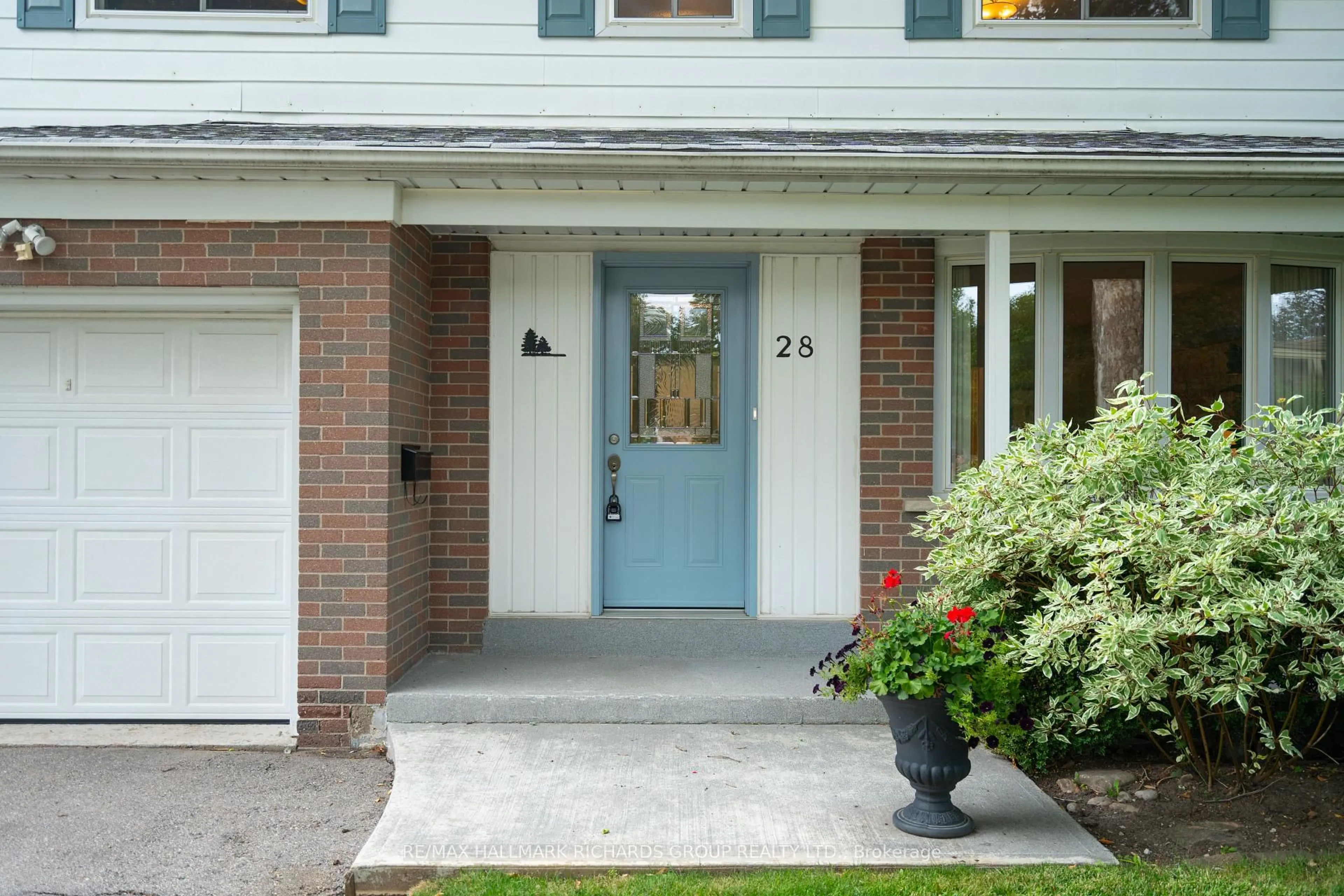 Unknown for 28 Monmouth Crt, Toronto Ontario M1H 2T5