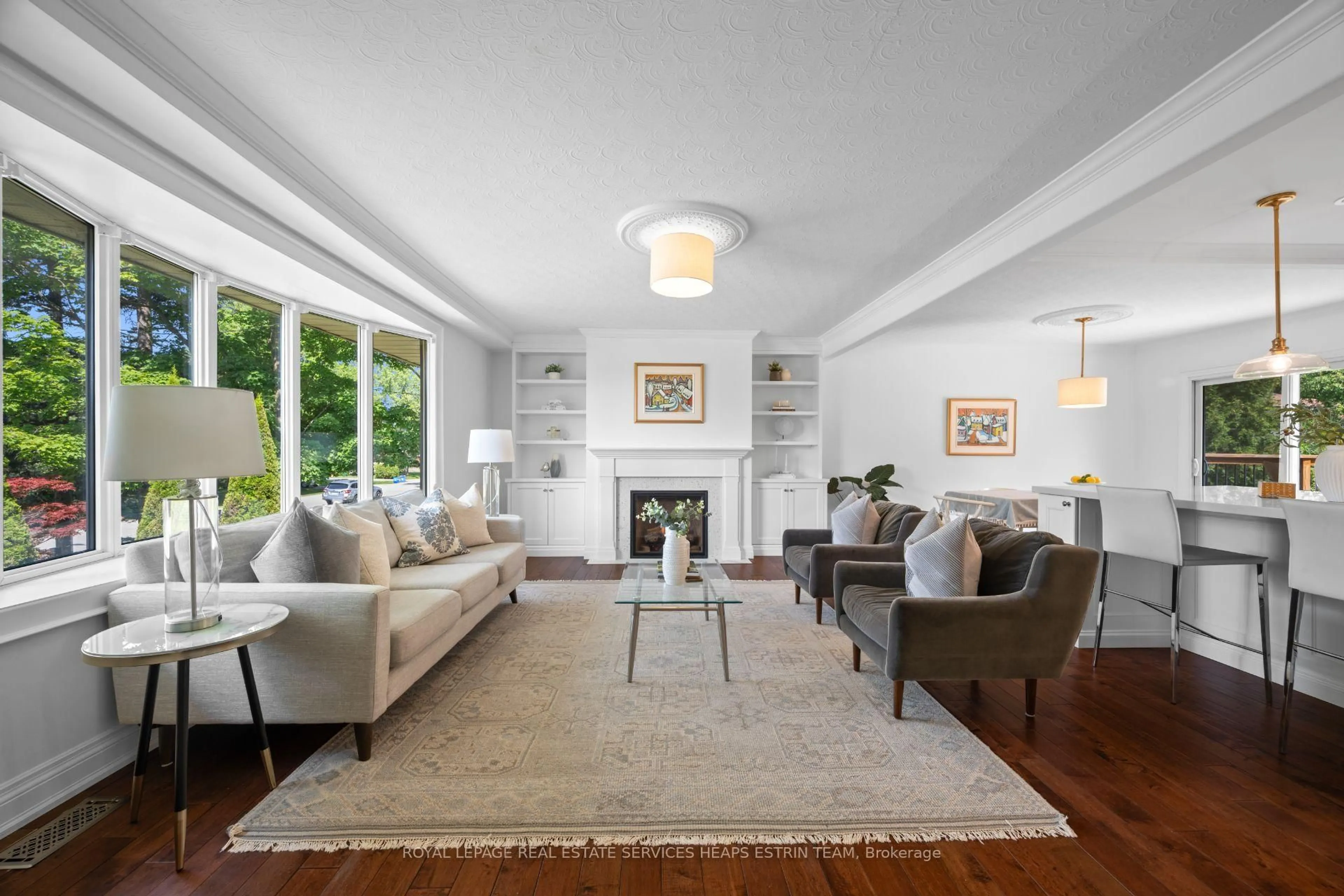 Living room with furniture, unknown for 325 Fairview Dr, Whitby Ontario L1N 3A7