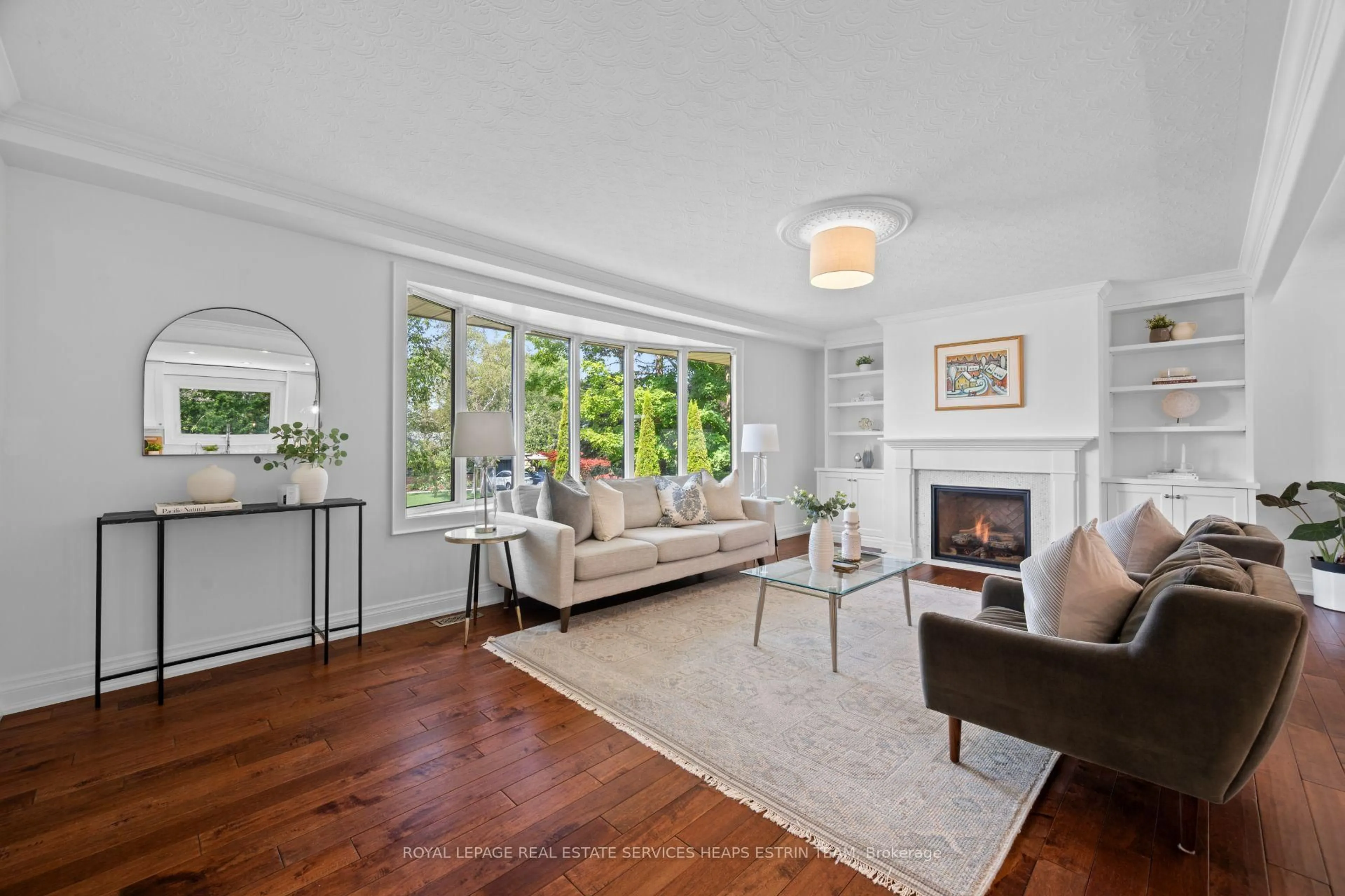 Living room with furniture, unknown for 325 Fairview Dr, Whitby Ontario L1N 3A7