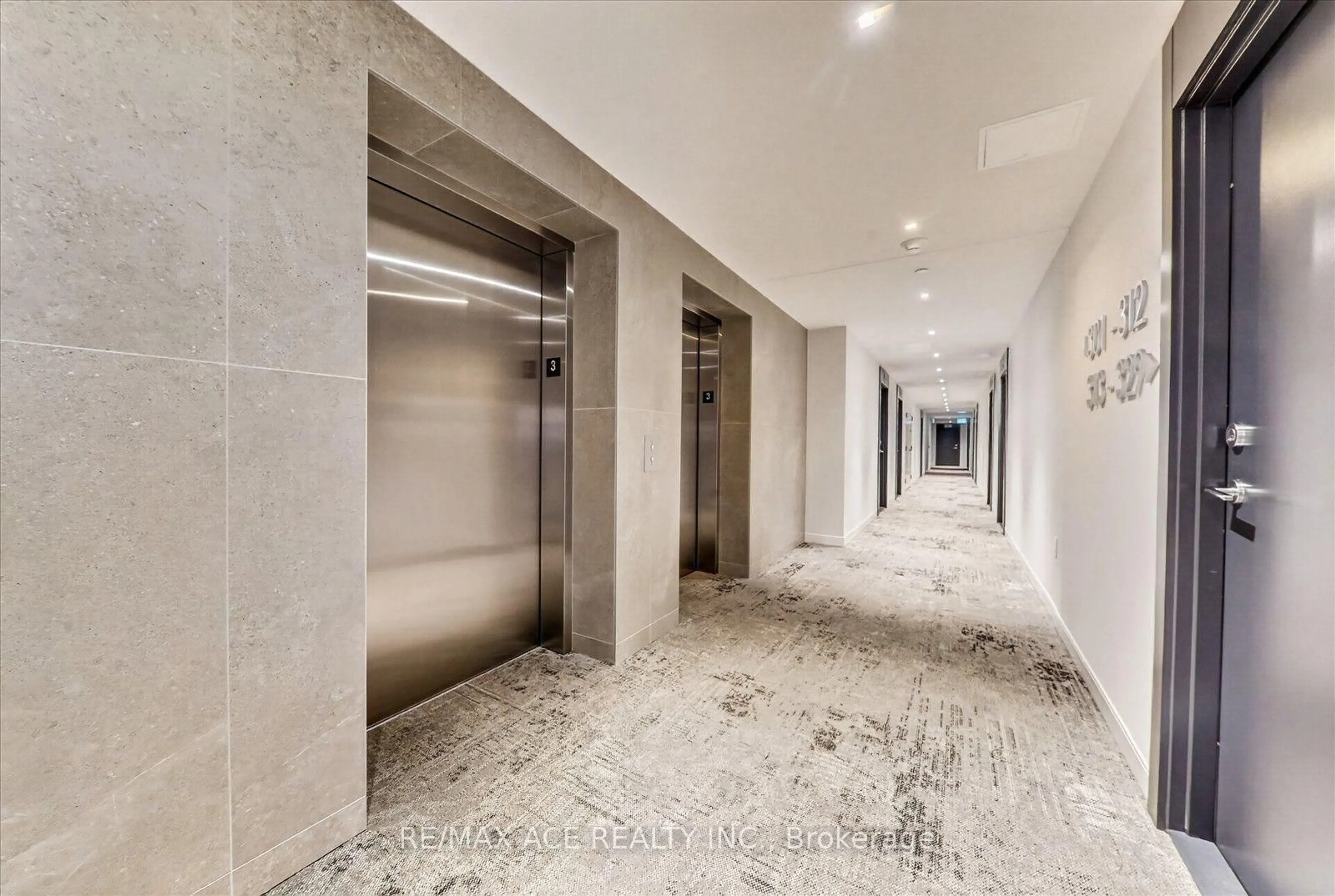 Indoor foyer for 7439 Kingston Rd #315, Toronto Ontario M1B 0G1