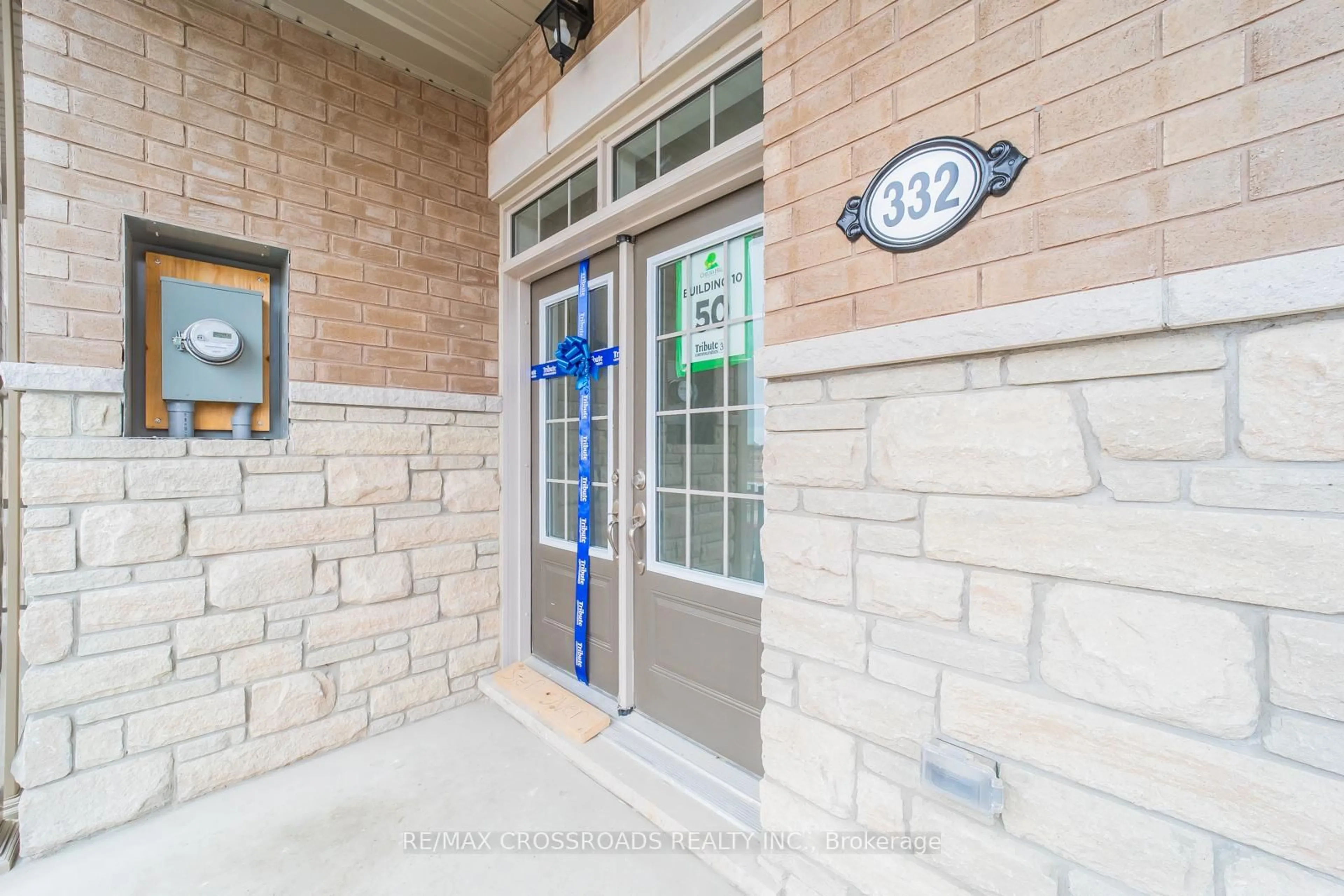 Indoor entryway for 332 Coronation Rd, Whitby Ontario M1P 1Y2