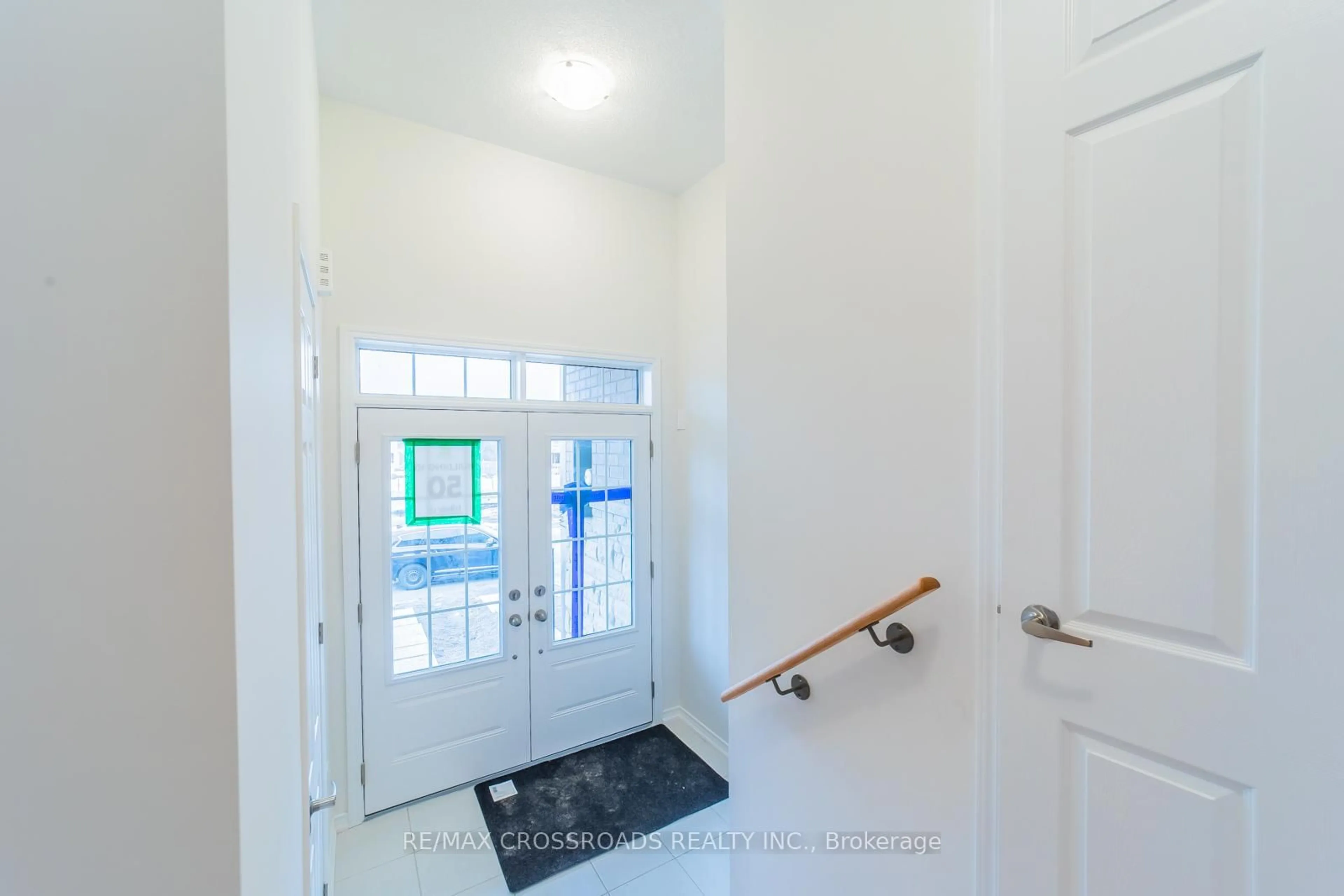 Indoor entryway for 332 Coronation Rd, Whitby Ontario M1P 1Y2