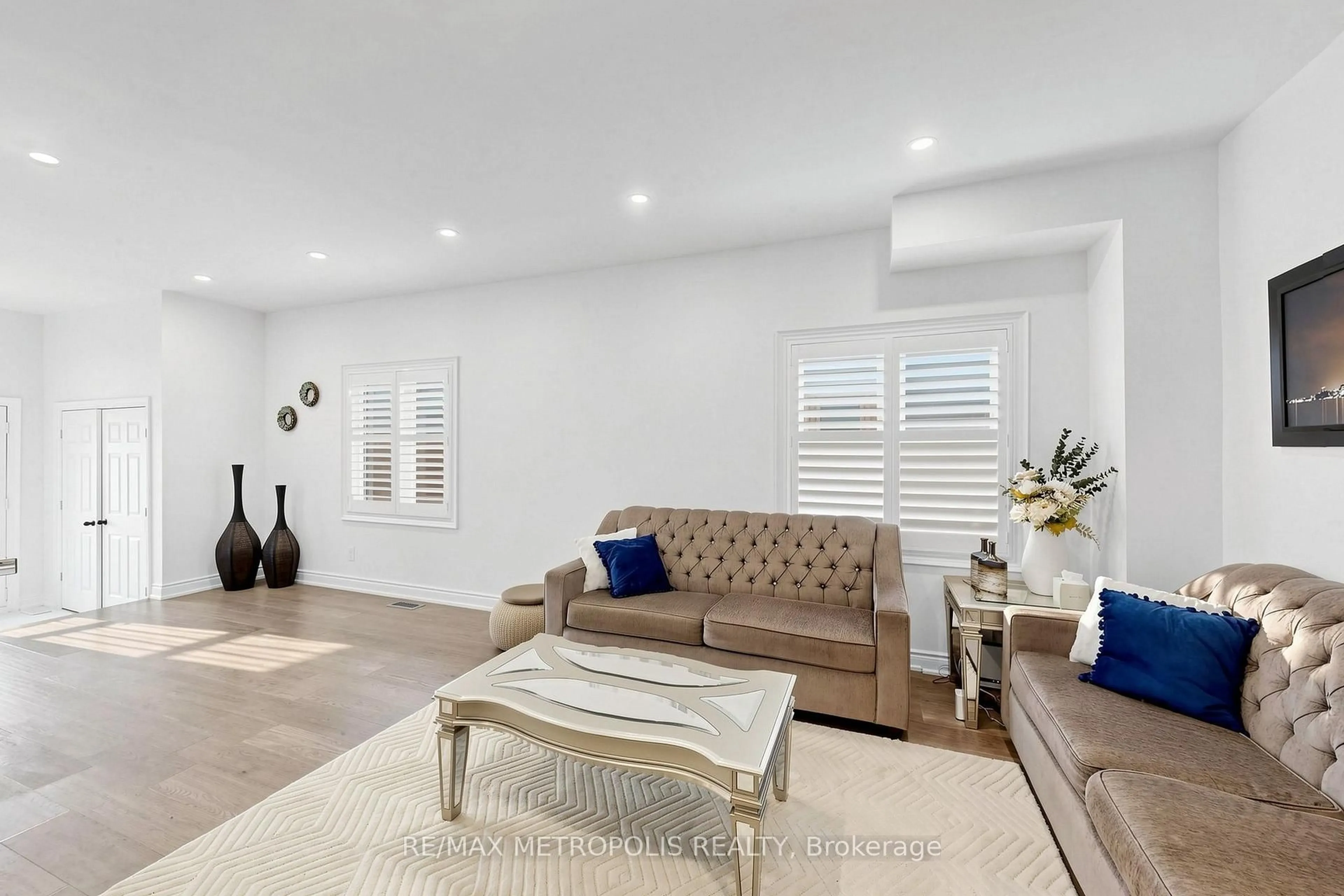 Living room with furniture, unknown for 30A Cedar Dr, Toronto Ontario M1J 3E8