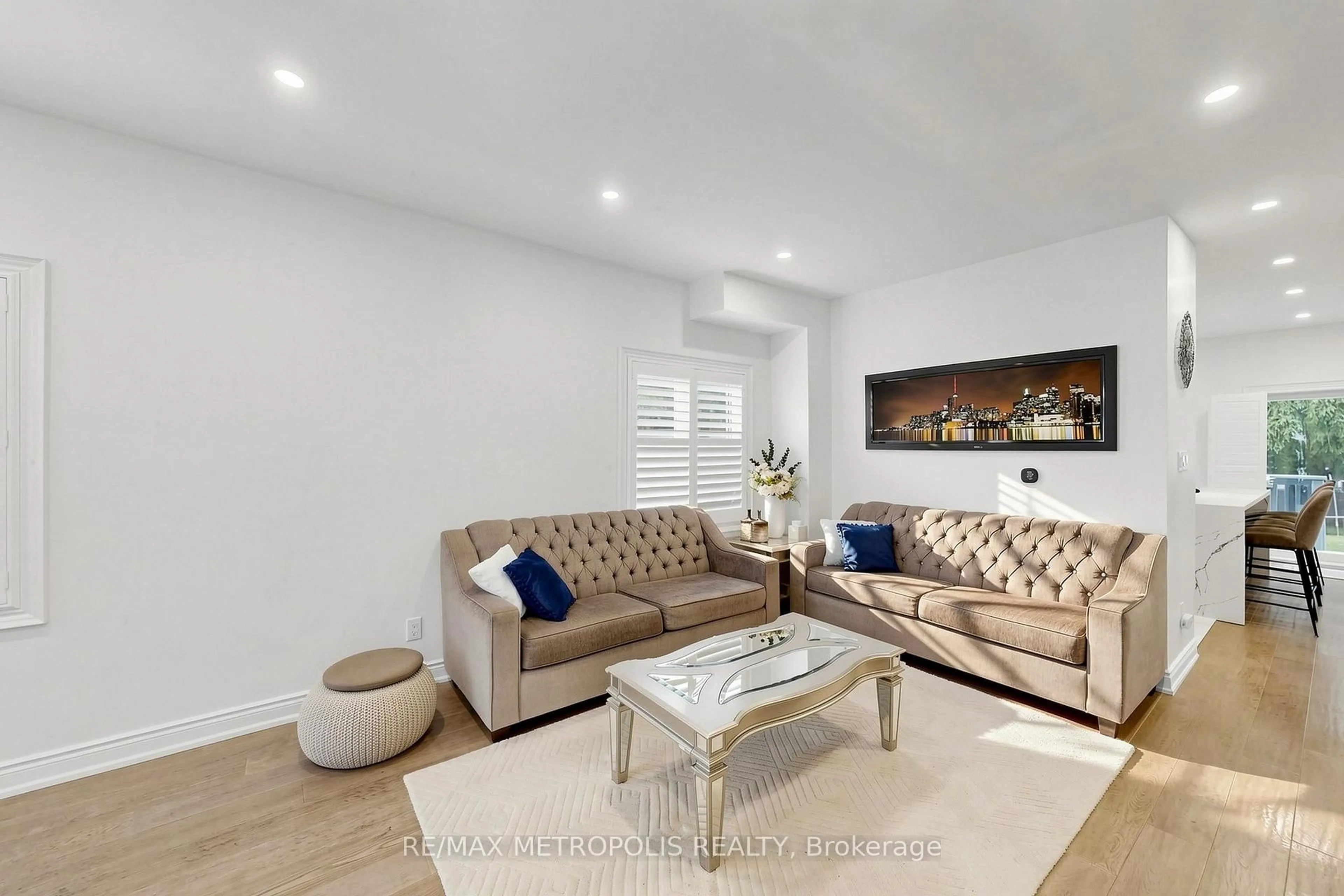 Living room with furniture, unknown for 30A Cedar Dr, Toronto Ontario M1J 3E8
