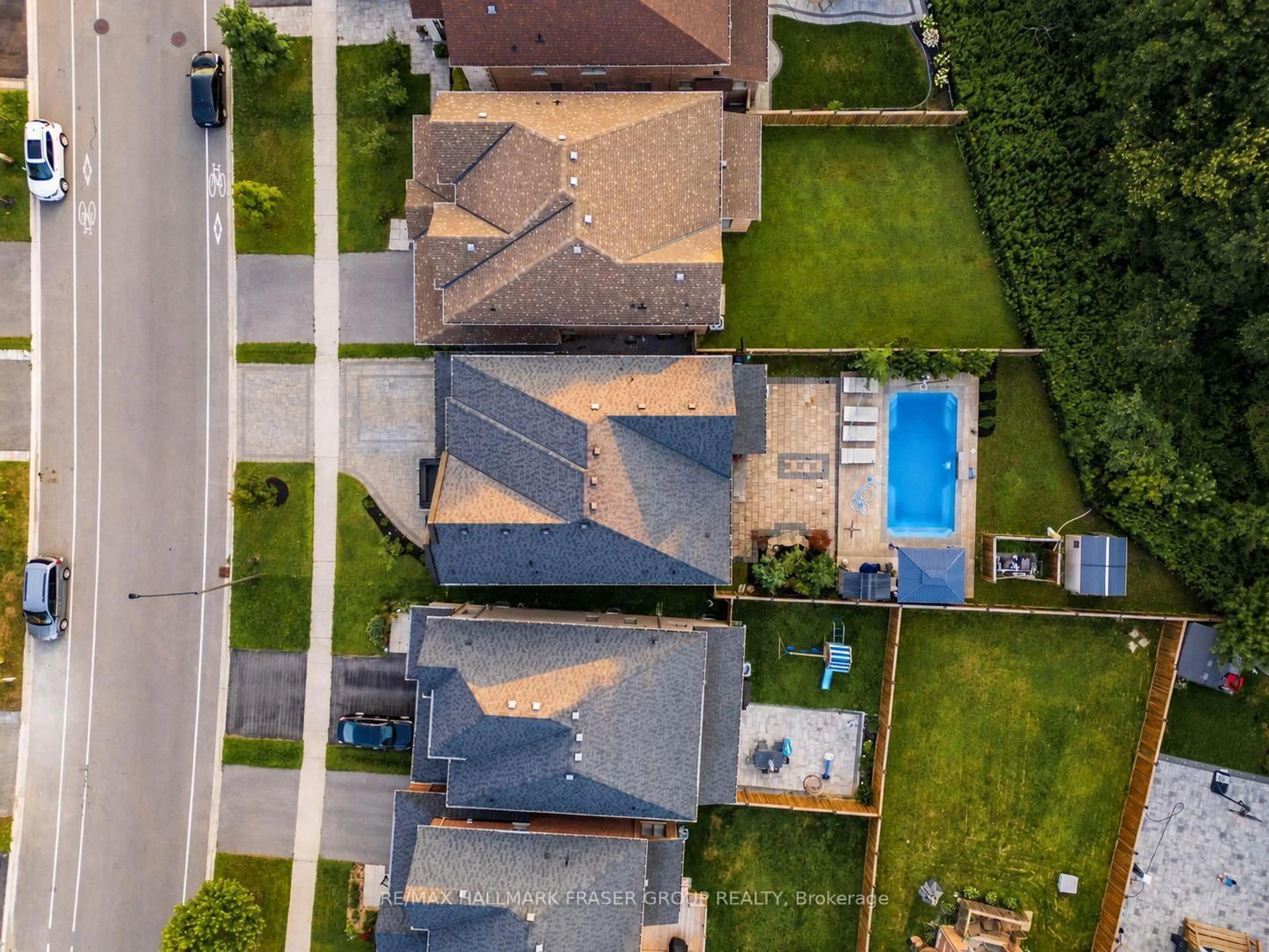 A pic from outside/outdoor area/front of a property/back of a property/a pic from drone, street for 14 Micklefield Ave, Whitby Ontario L1P 0C3