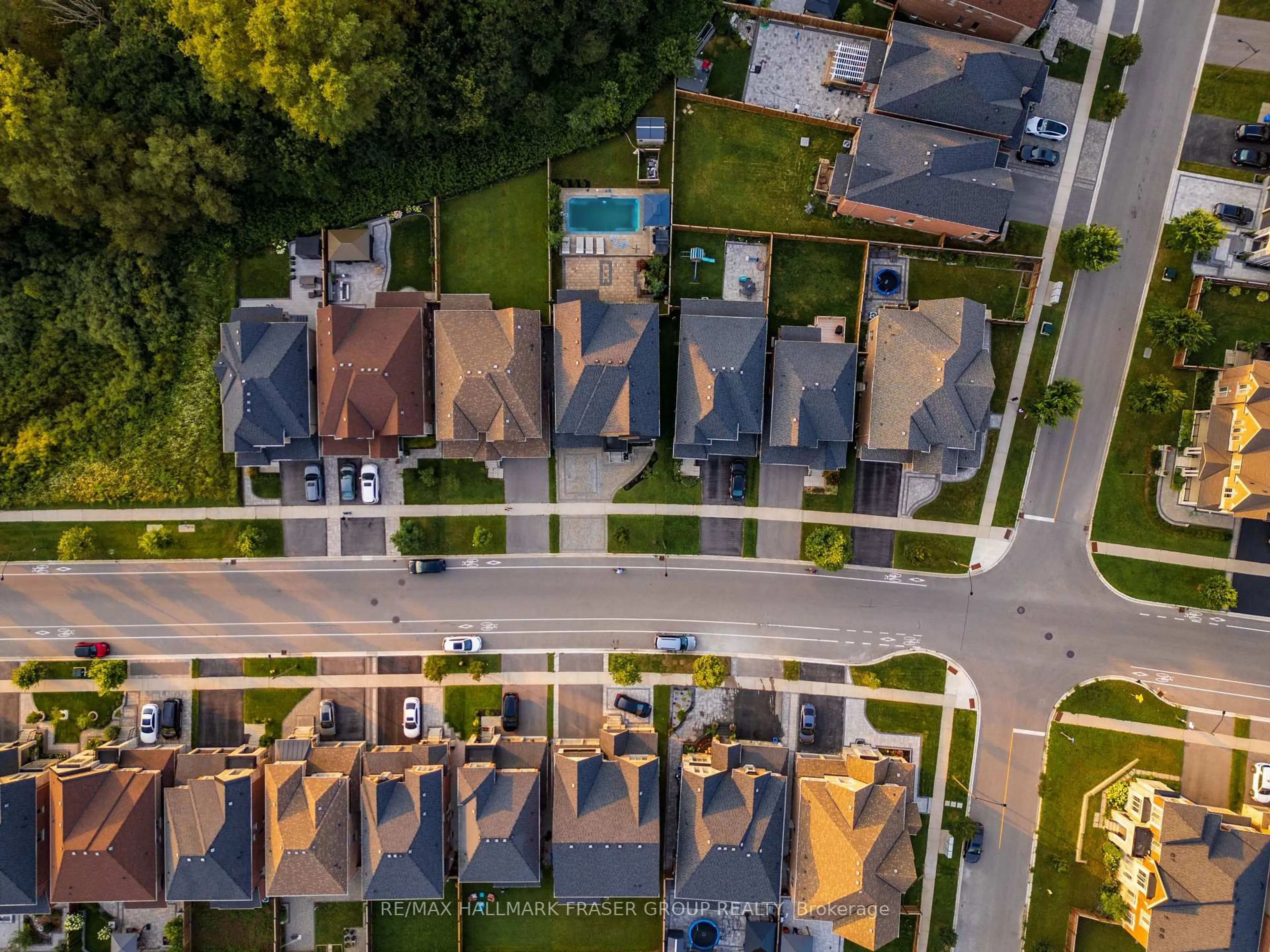A pic from outside/outdoor area/front of a property/back of a property/a pic from drone, street for 14 Micklefield Ave, Whitby Ontario L1P 0C3