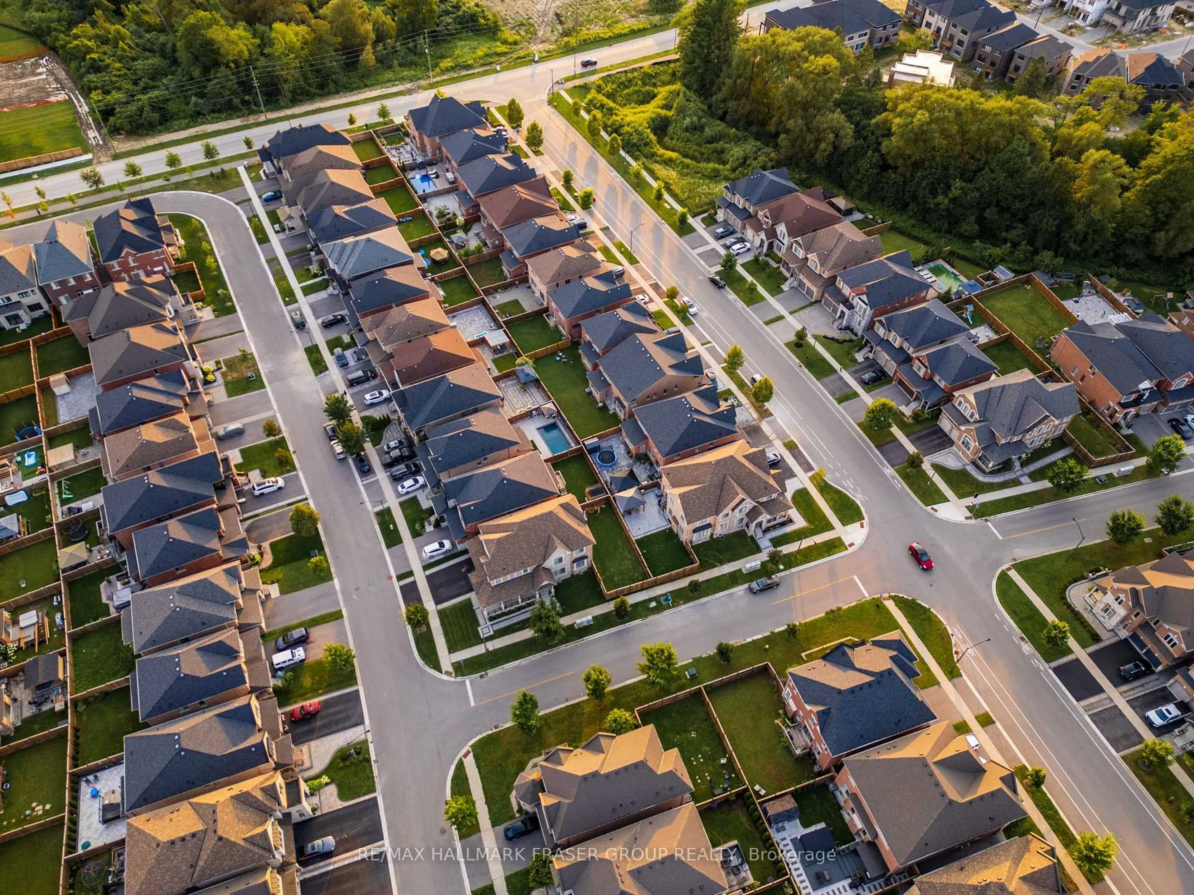 A pic from outside/outdoor area/front of a property/back of a property/a pic from drone, street for 14 Micklefield Ave, Whitby Ontario L1P 0C3