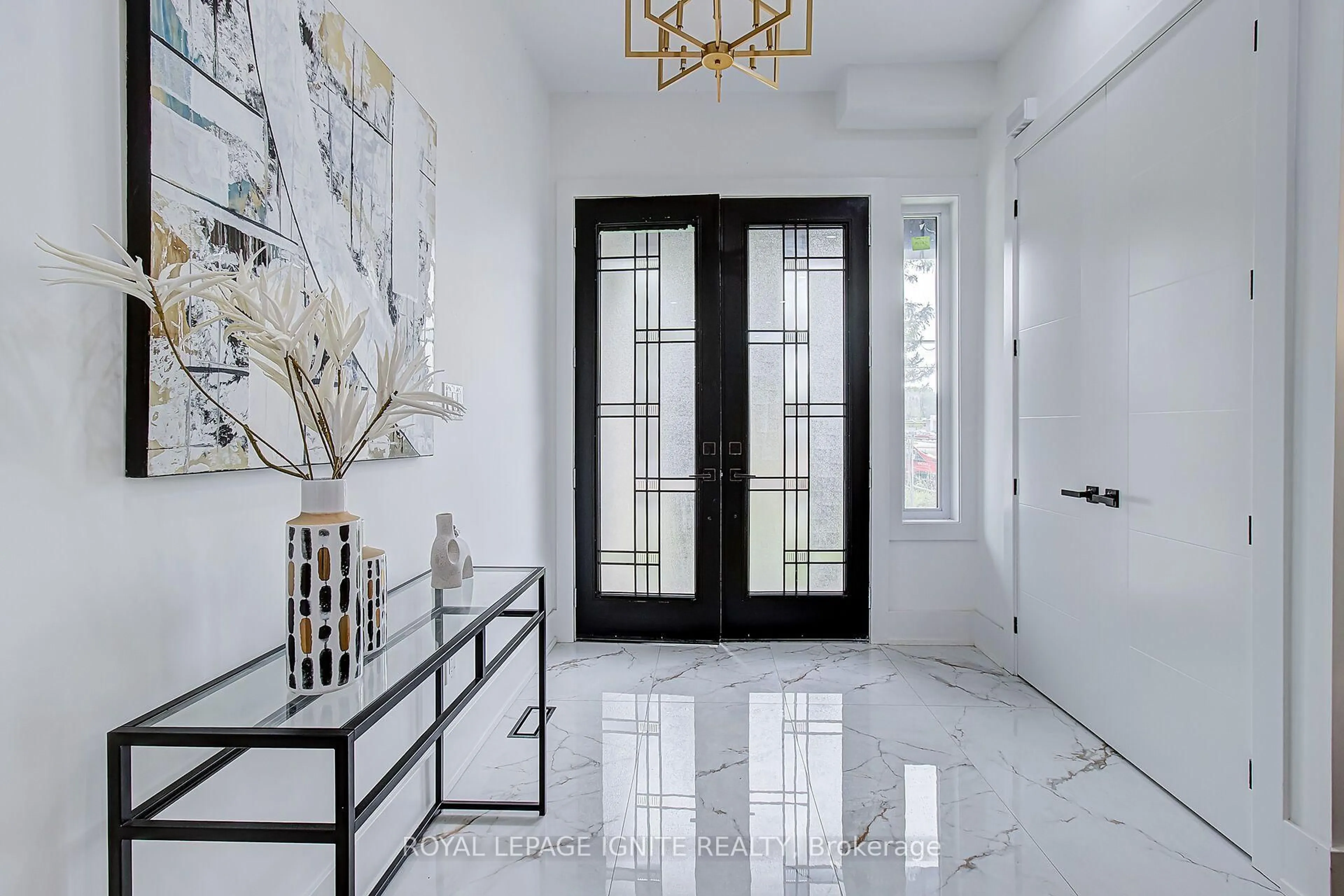 Indoor entryway for 6 McCowan Rd, Toronto Ontario M1M 3L8
