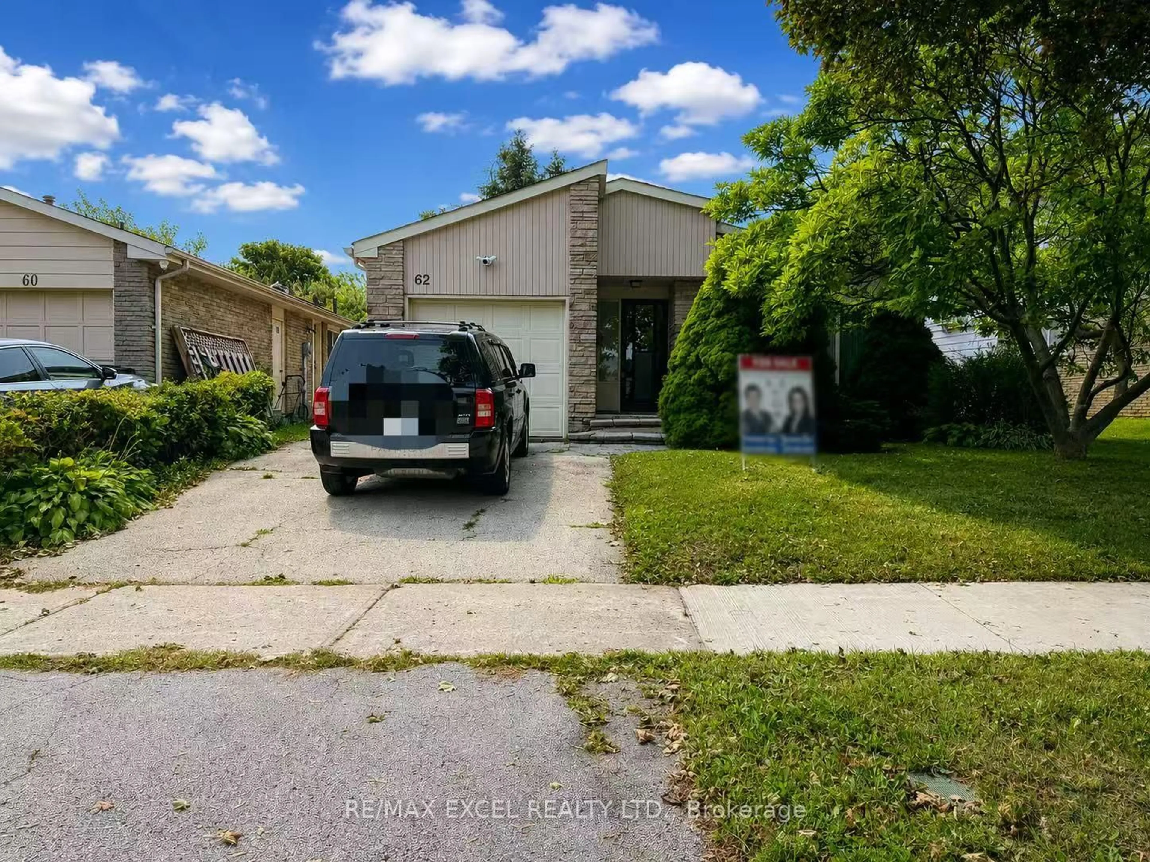 A pic from outside/outdoor area/front of a property/back of a property/a pic from drone, street for 62 Ardgowan Cres, Toronto Ontario M1V 1B3