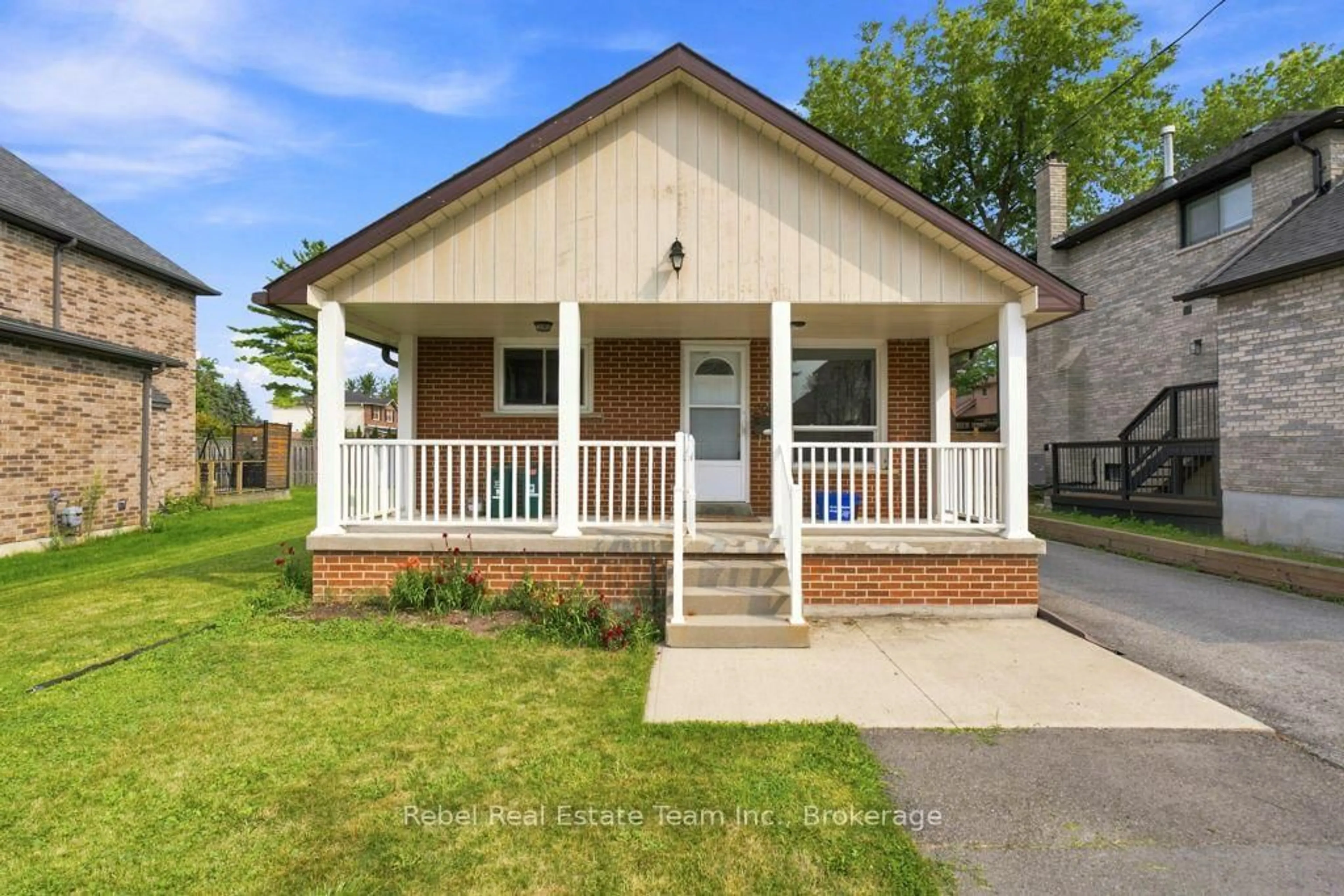 Home with vinyl exterior material, street for 2960 Range Line Rd, Ajax Ontario L1S 1C3