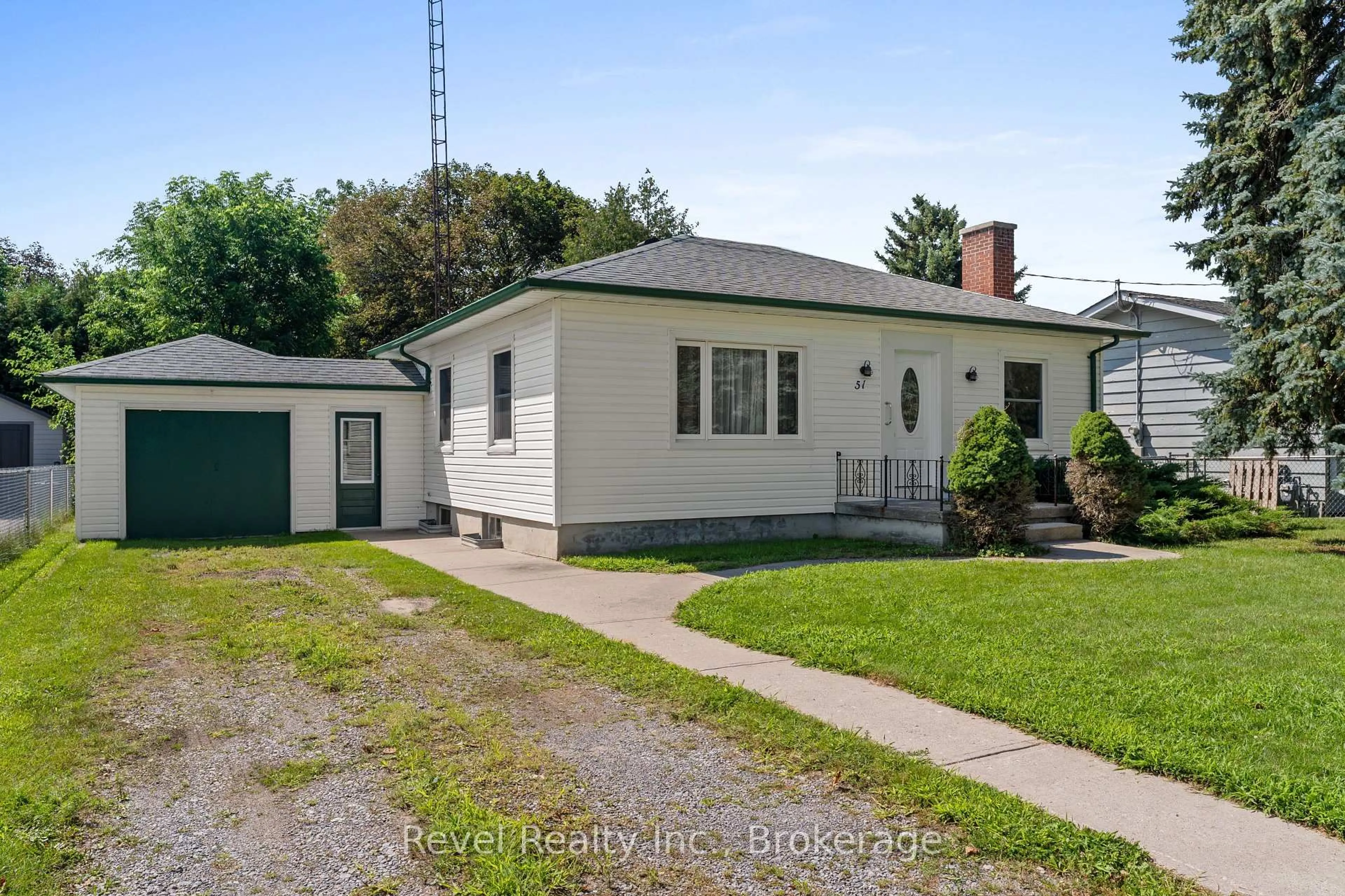 A pic from outside/outdoor area/front of a property/back of a property/a pic from drone, street for 51 Cobbledick St, Clarington Ontario L1B 1L9