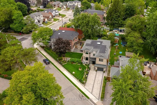 70 Parkview Hill Cres, Toronto 2