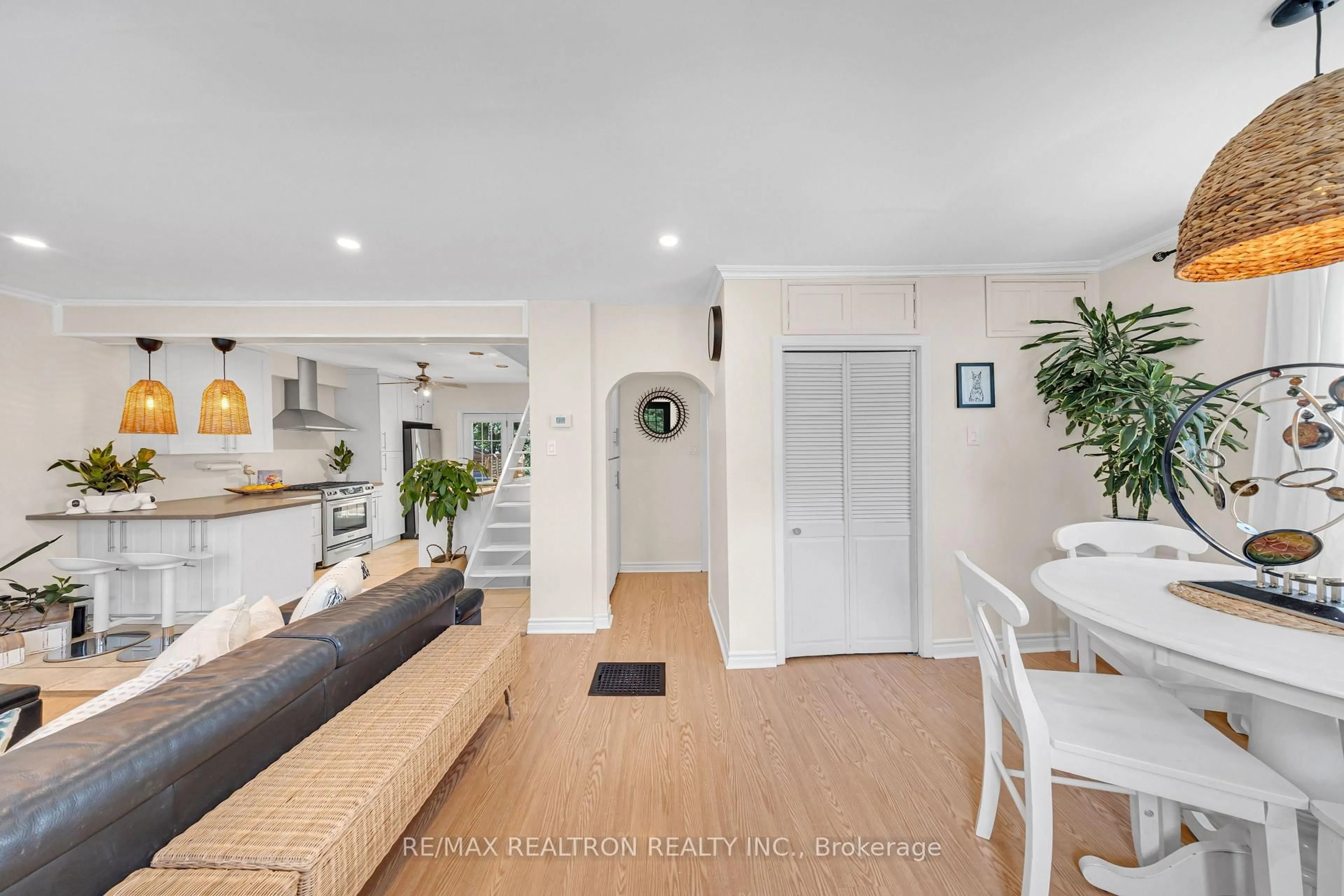 Open concept kitchen, unknown for 60 Dorset Rd, Toronto Ontario M1M 2S7
