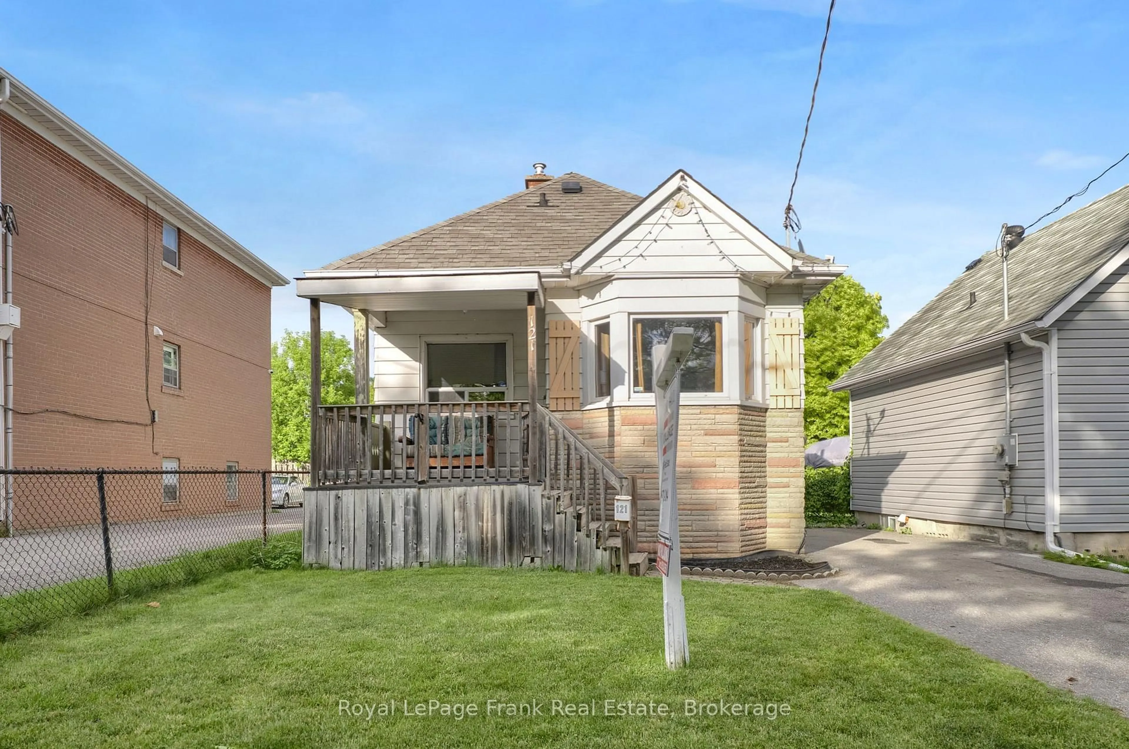 Unknown for 121 Cromwell Ave, Oshawa Ontario L1J 4T5