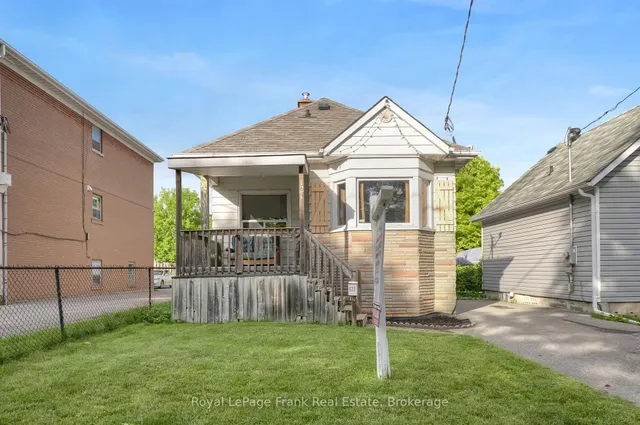121 Cromwell Ave, Oshawa 1