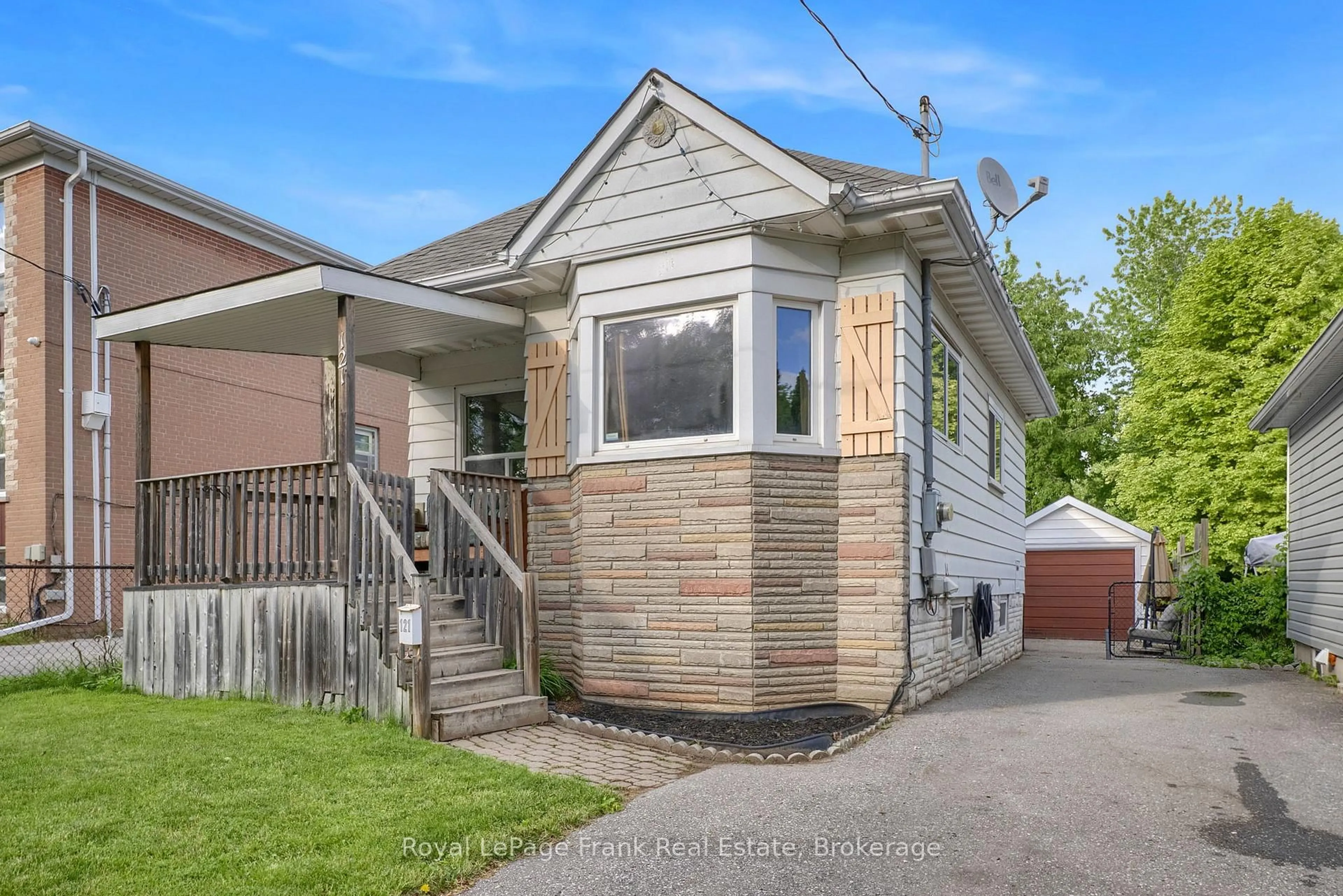 Unknown for 121 Cromwell Ave, Oshawa Ontario L1J 4T5