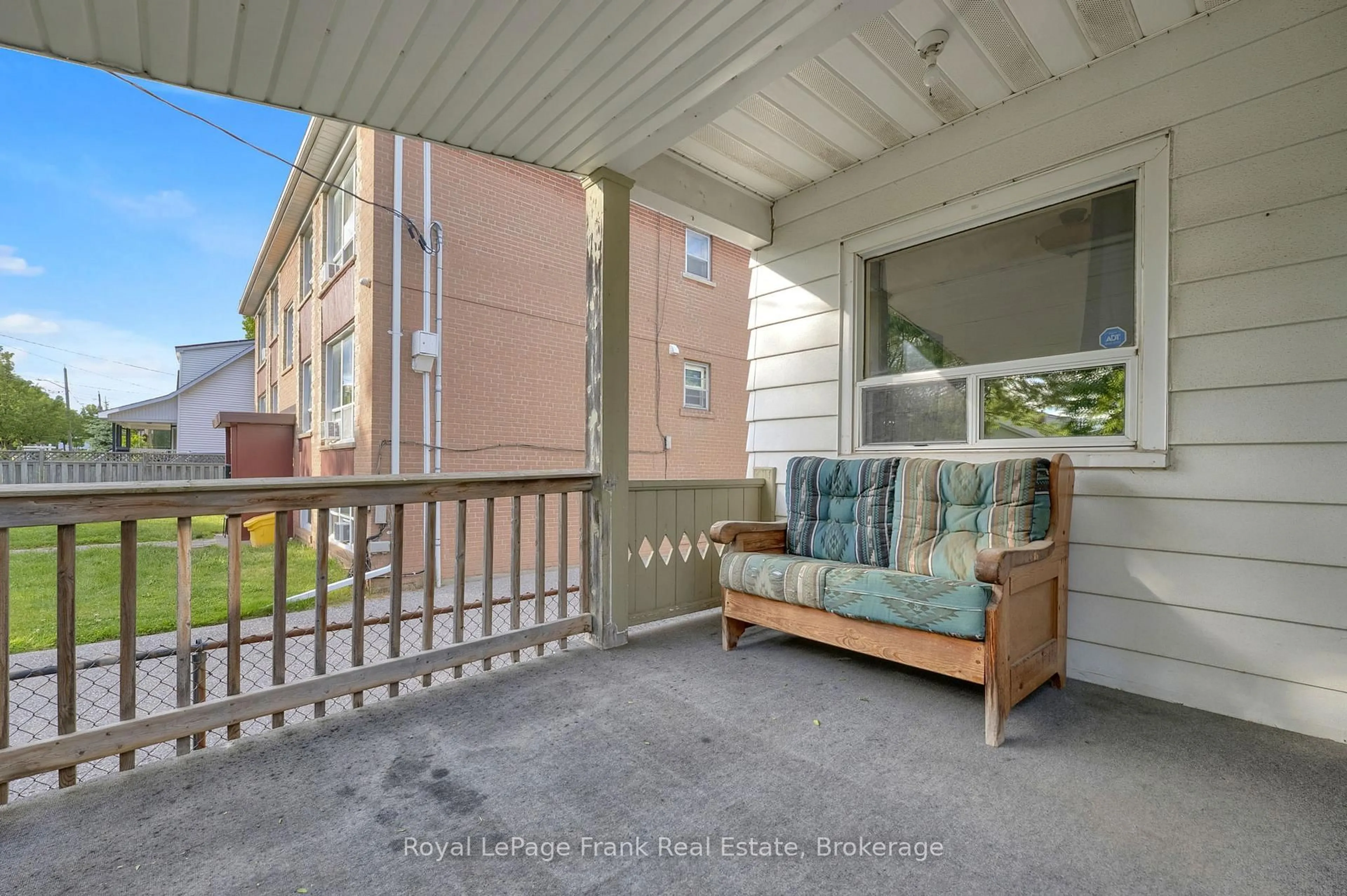 Patio, street for 121 Cromwell Ave, Oshawa Ontario L1J 4T5