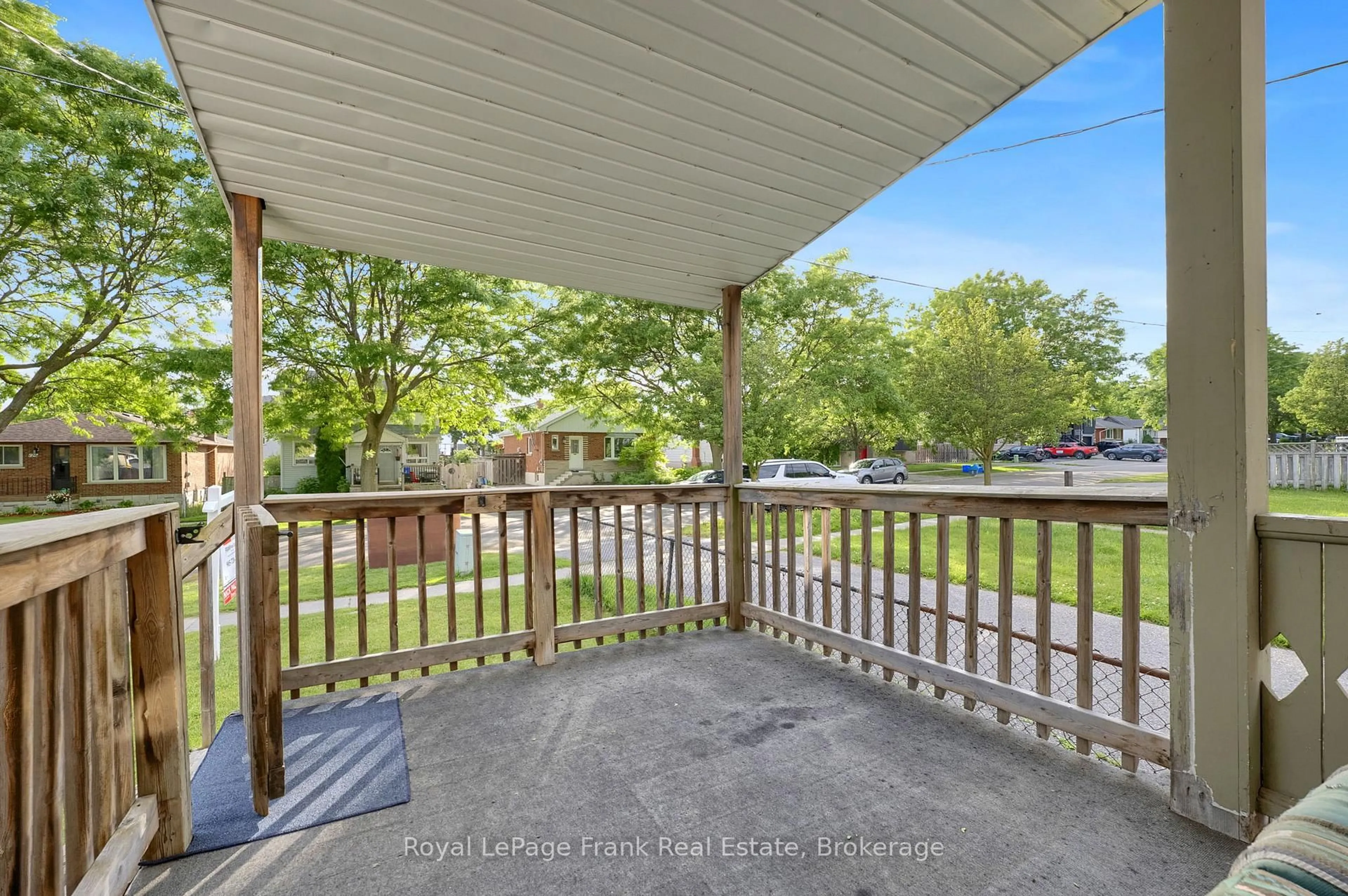 Patio, unknown for 121 Cromwell Ave, Oshawa Ontario L1J 4T5