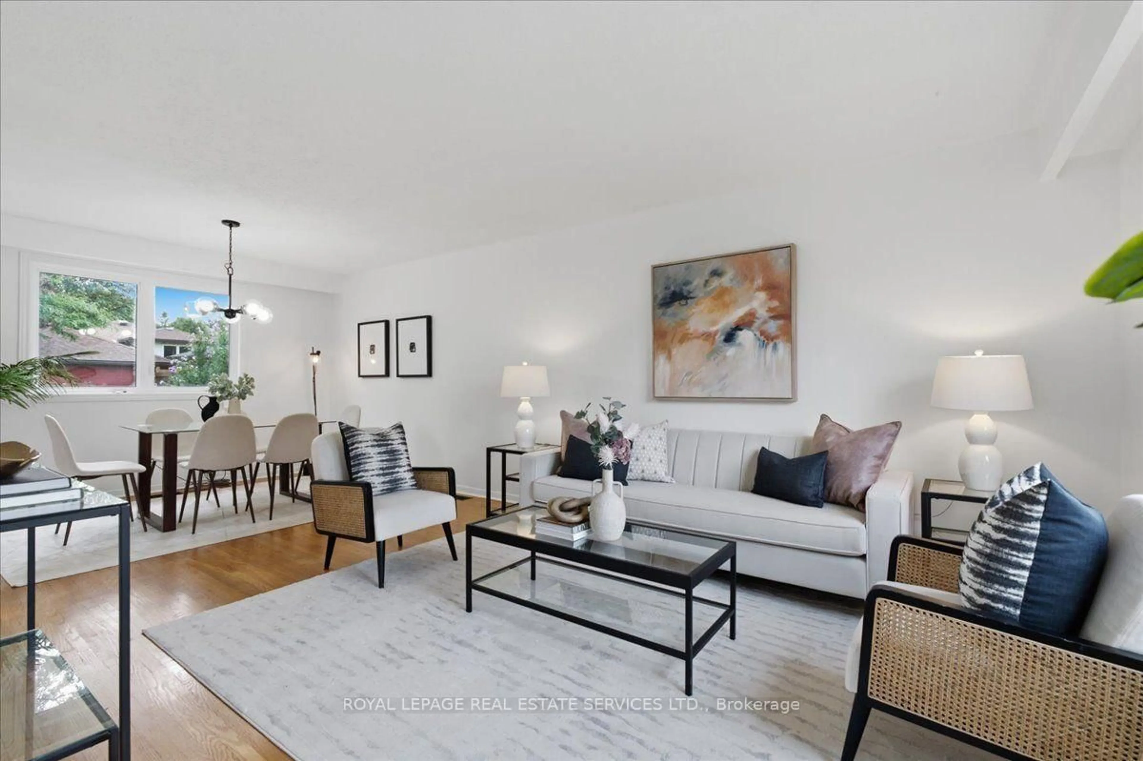 Living room with furniture, unknown for 17 Rosegrove Pl, Toronto Ontario M1S 1W5