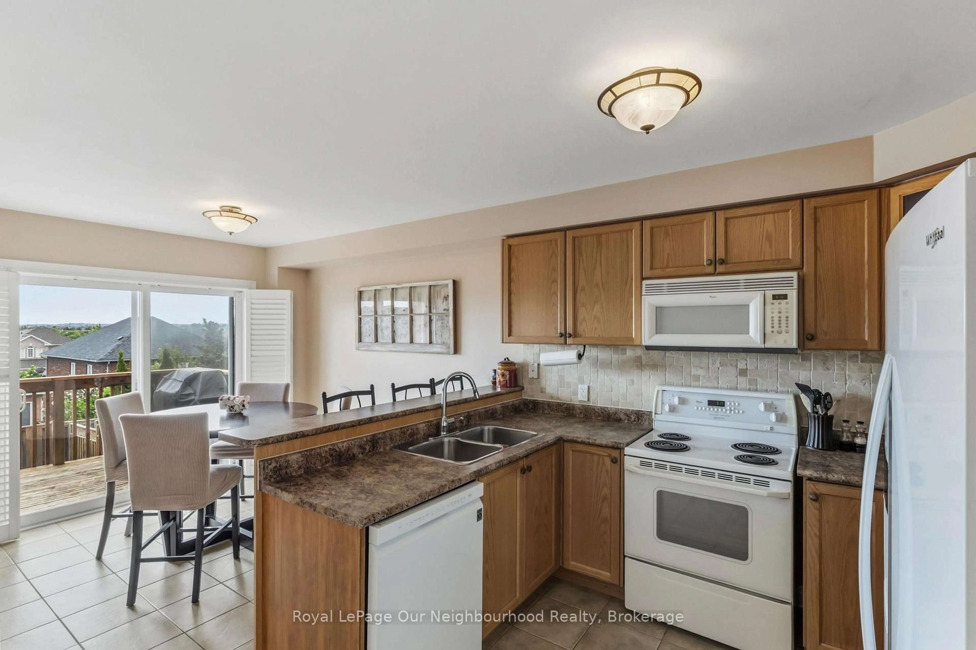 Unknown for 16 Nobbs Dr, Ajax Ontario L1T 4L9