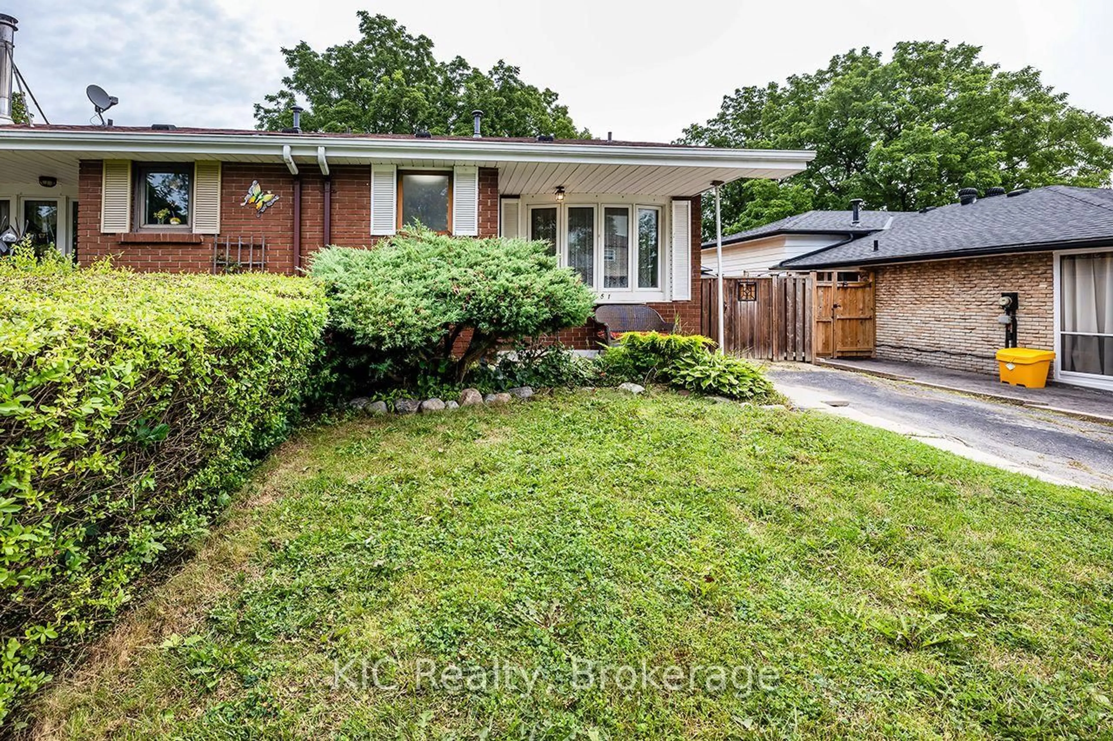 Home with brick exterior material, street for 1151 Valley Crt, Oshawa Ontario L1J 3M4
