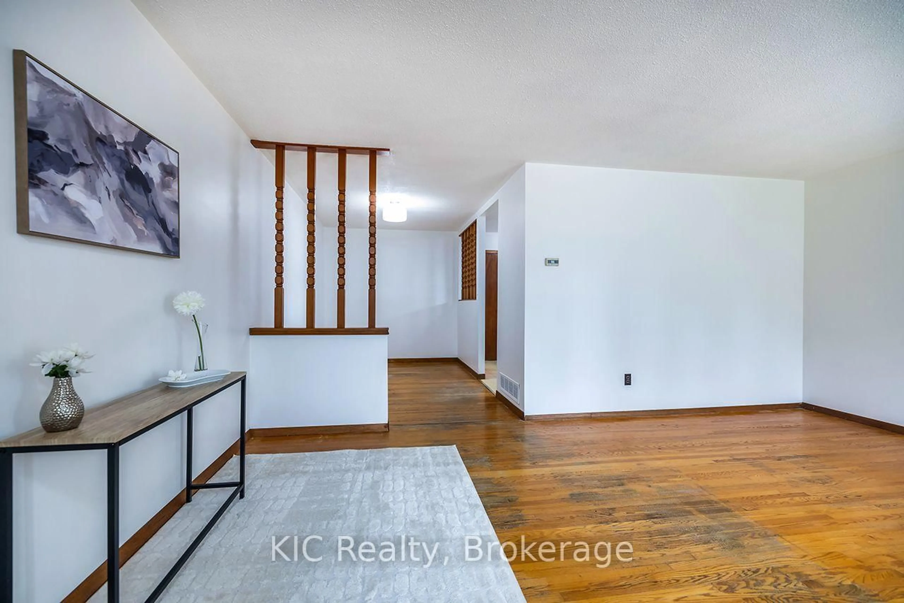 Indoor entryway for 1151 Valley Crt, Oshawa Ontario L1J 3M4