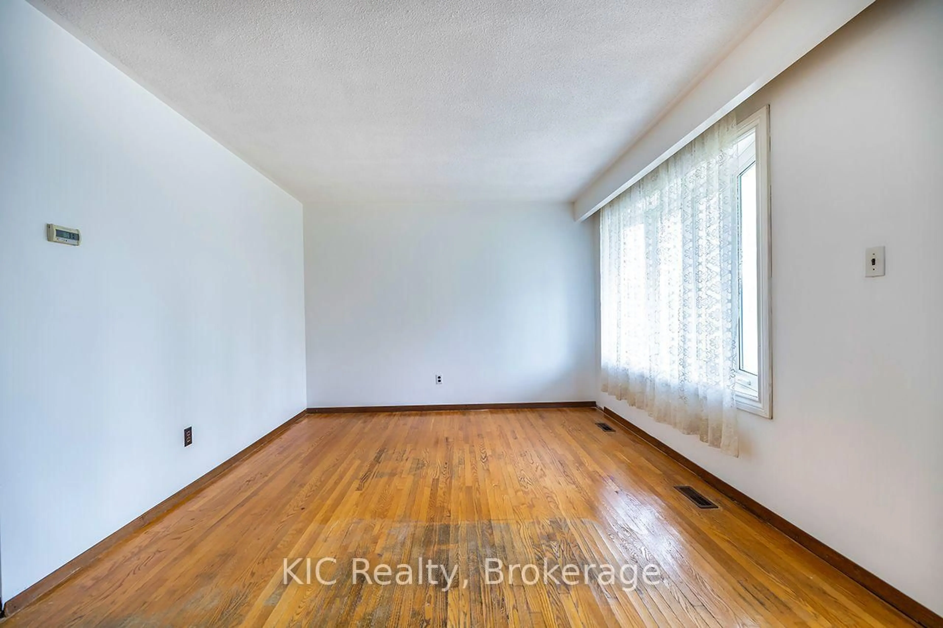 A pic of a room for 1151 Valley Crt, Oshawa Ontario L1J 3M4