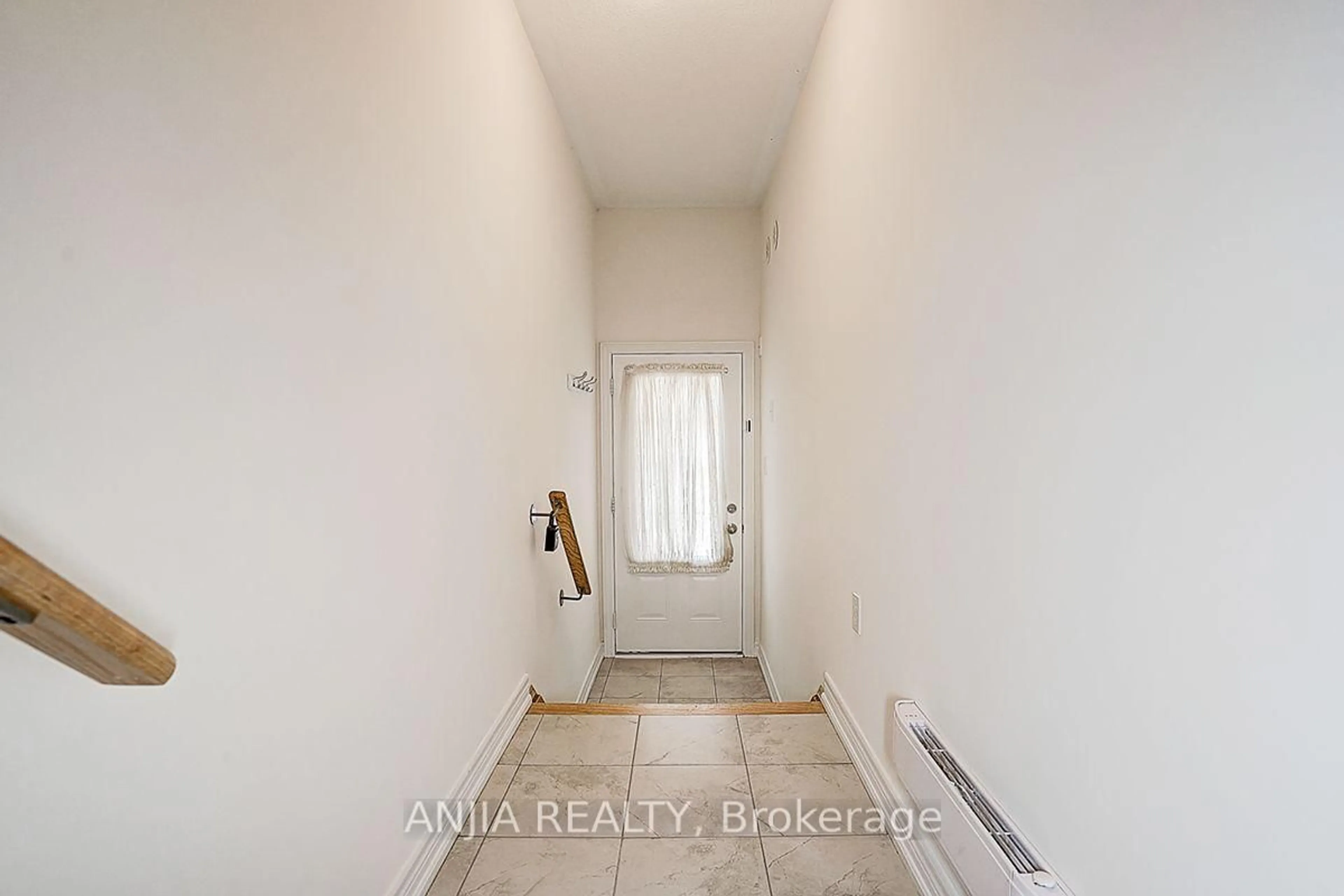 Indoor entryway for 2641 Eaglesham Path, Oshawa Ontario L1L 0M7