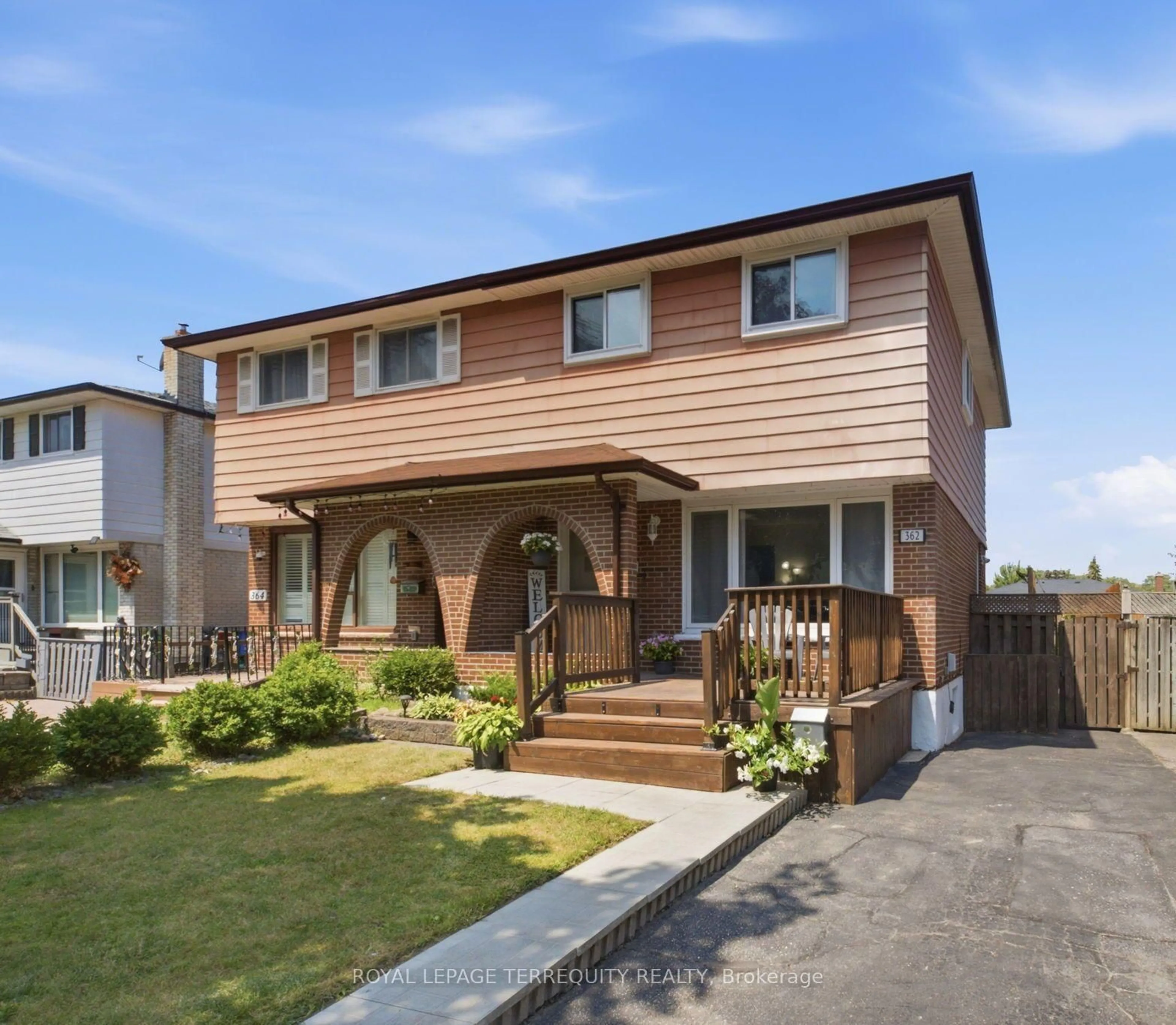 Home with brick exterior material, street for 362 Durham Crt, Oshawa Ontario L1J 1W9
