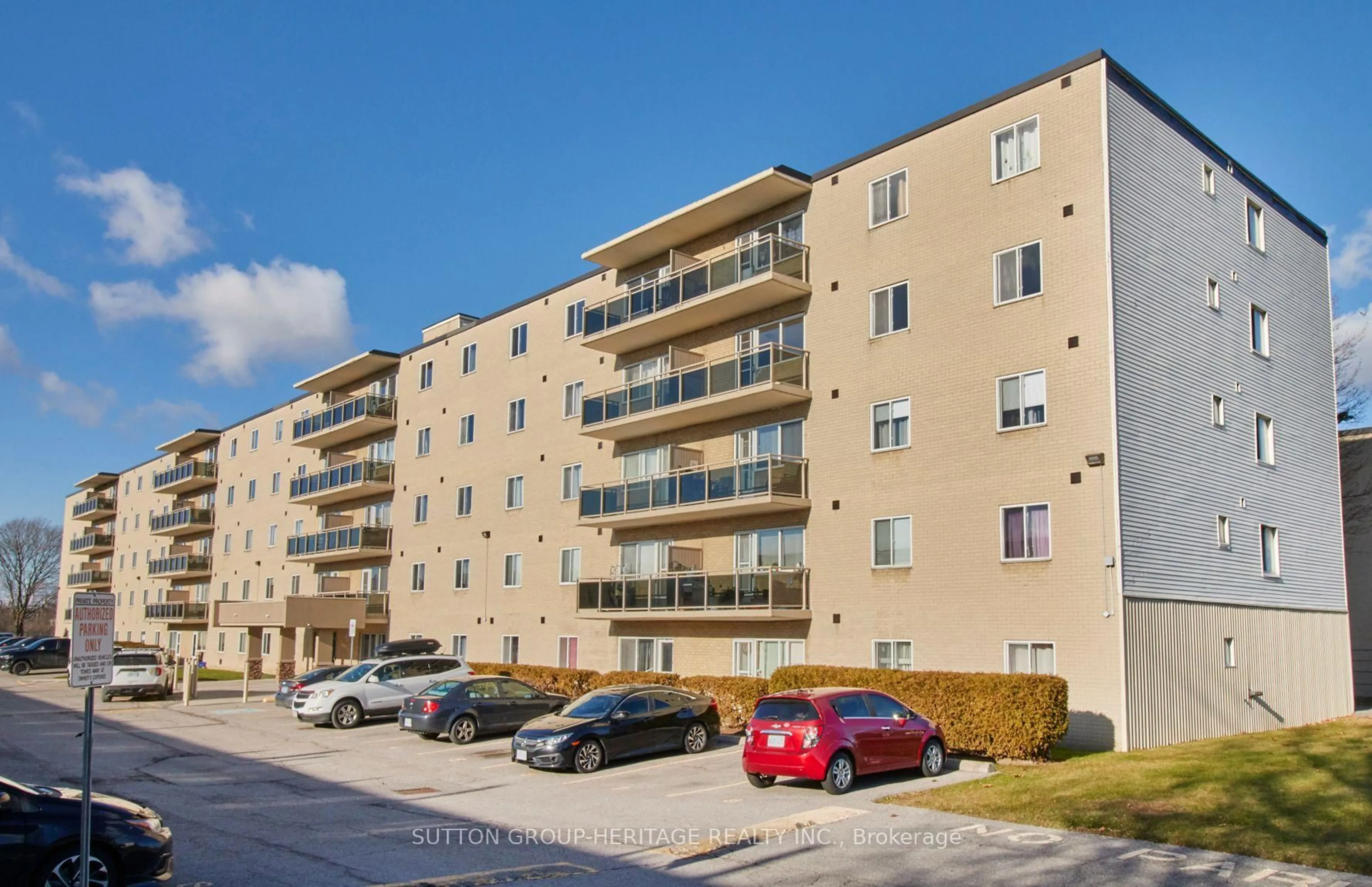 Unknown for 936 Glen St #301, Oshawa Ontario L1J 5Z7