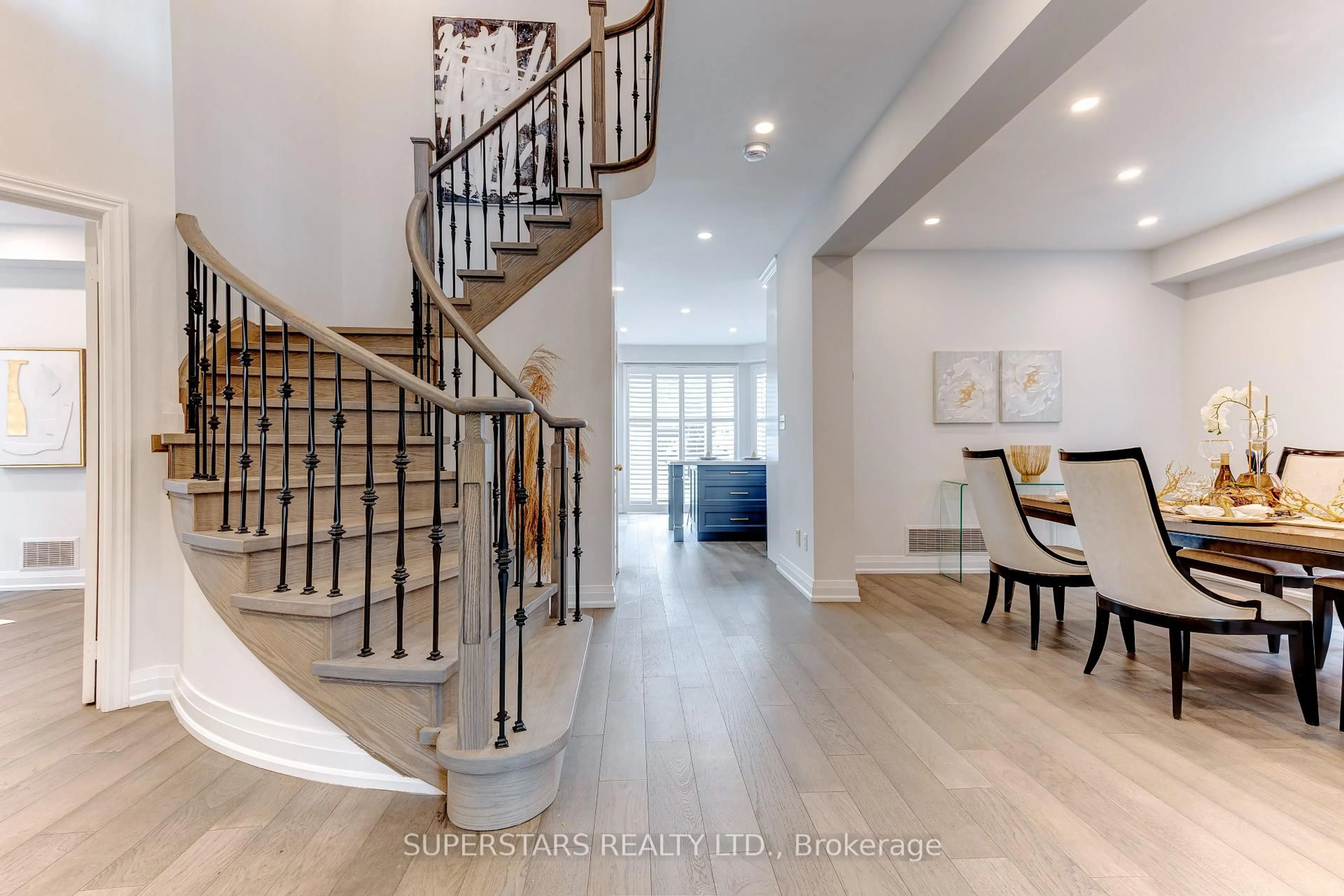 Indoor entryway for 87 Twin Streams Rd, Whitby Ontario L1P 0A1