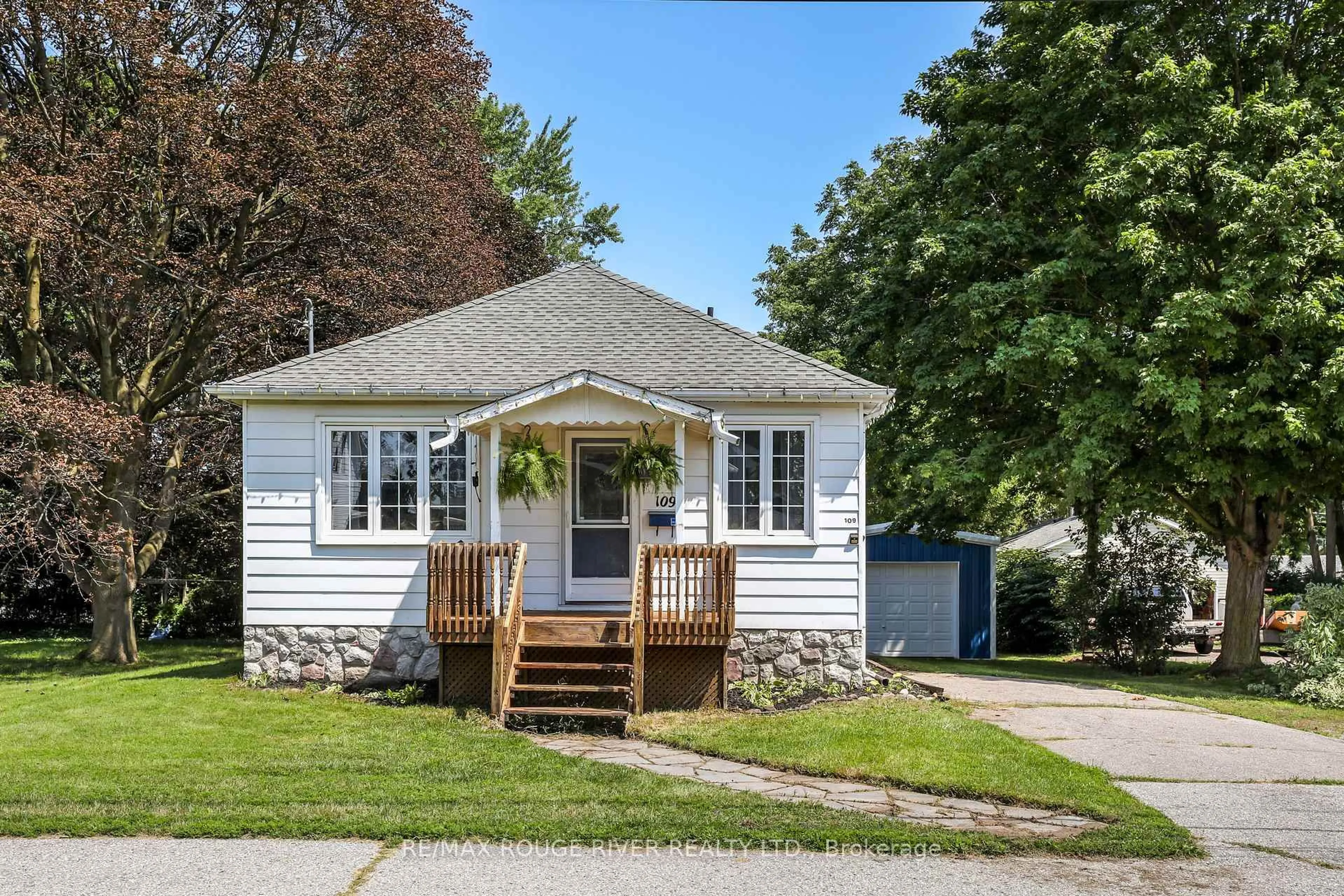 Home with vinyl exterior material, street for 109 Elgin St, Clarington Ontario L1C 3E6