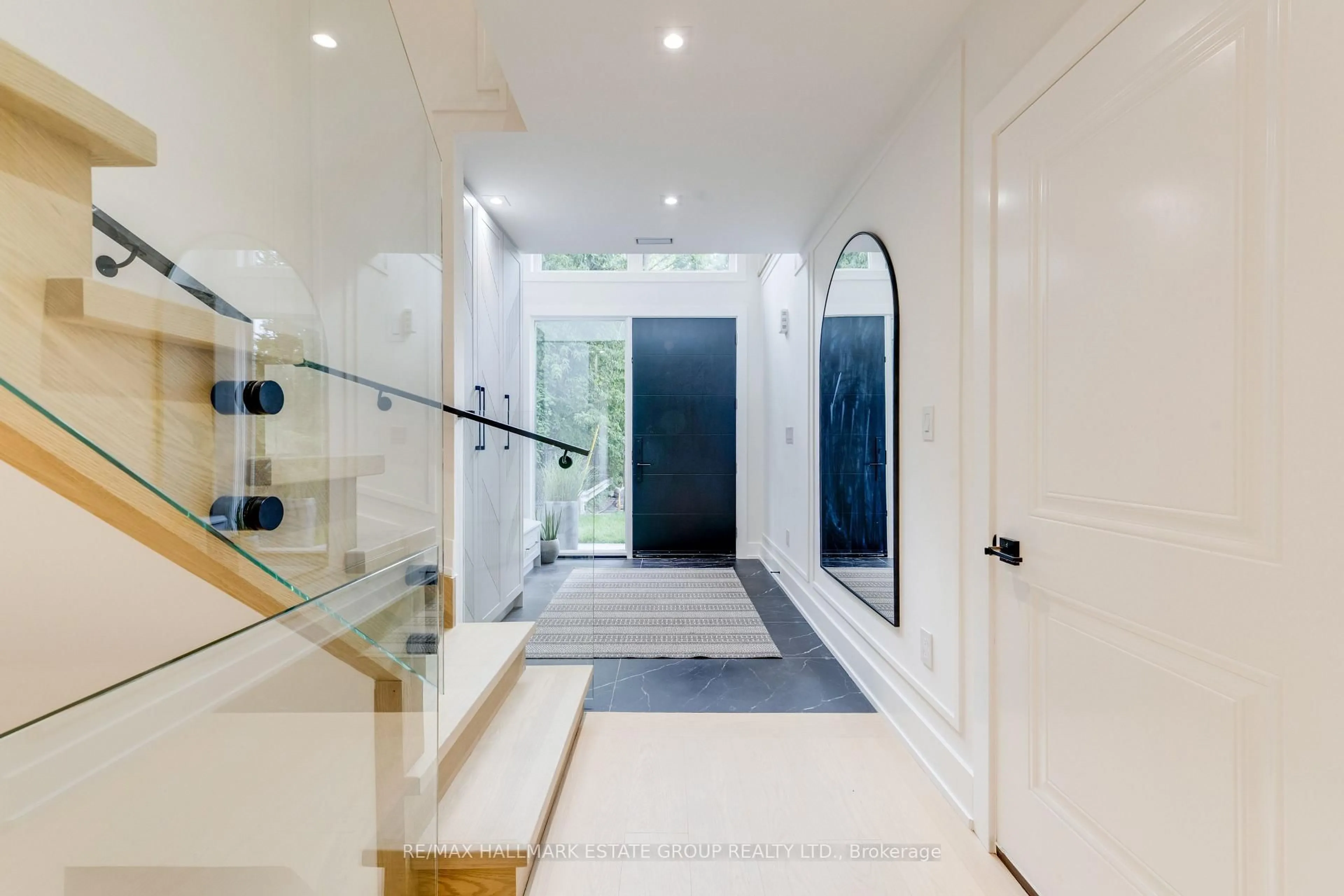 Indoor foyer for 1 Haig Ave, Toronto Ontario M1N 2W2