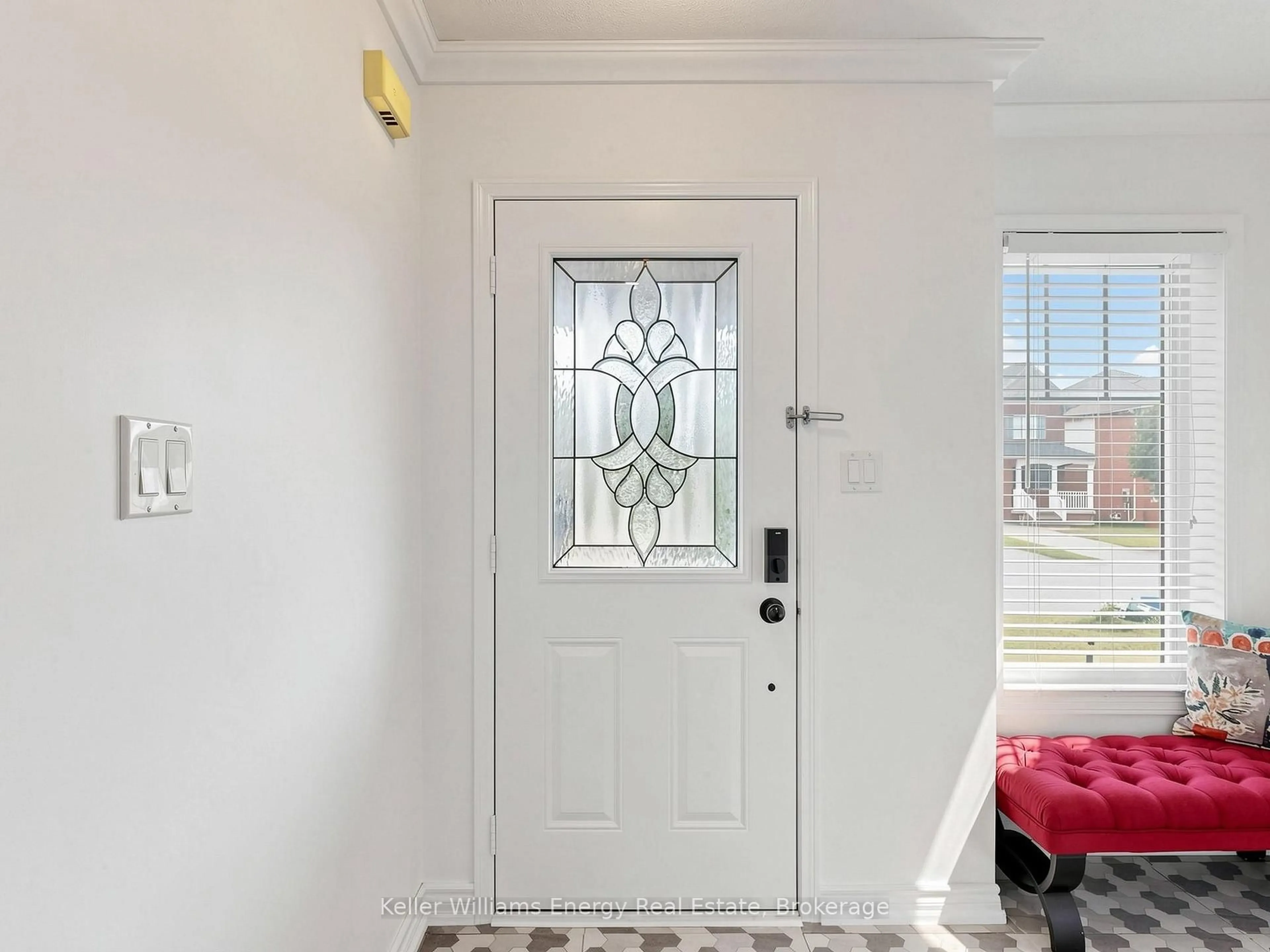 Indoor entryway for 16 Donlevy Cres, Whitby Ontario L1R 0B8