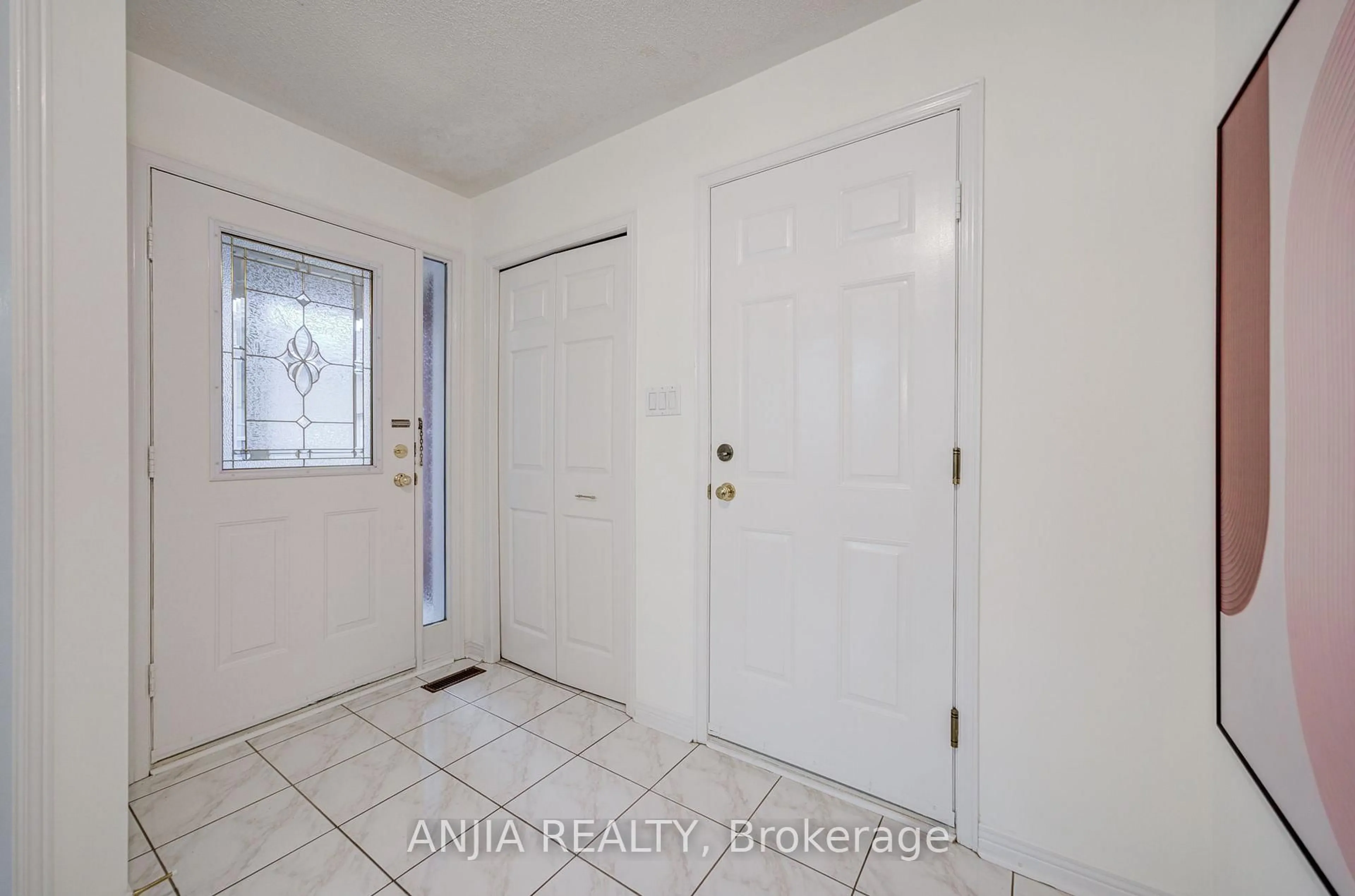 Indoor entryway for 31 Shallowford Crt, Toronto Ontario M1V 5G6