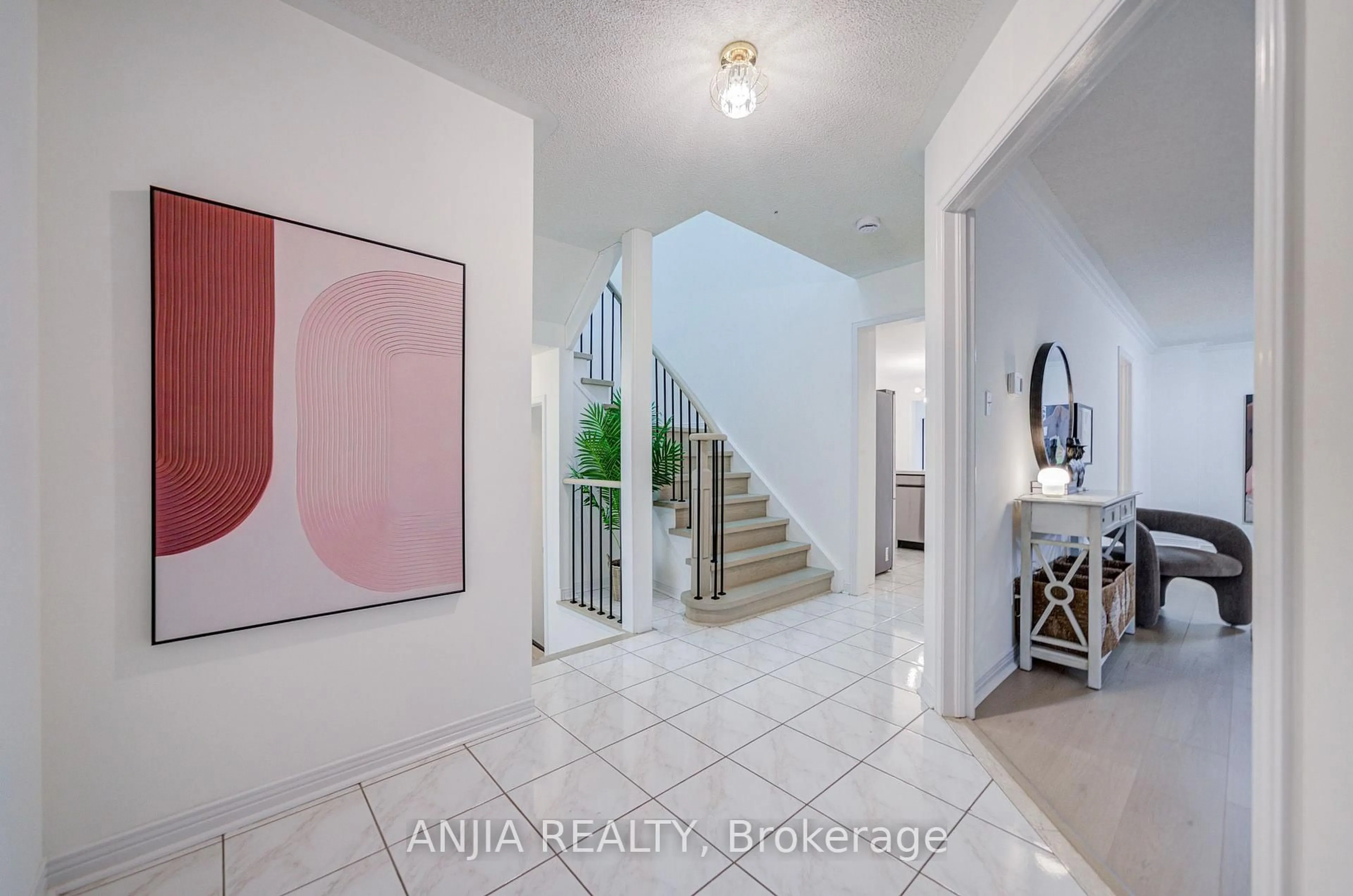 Indoor entryway for 31 Shallowford Crt, Toronto Ontario M1V 5G6