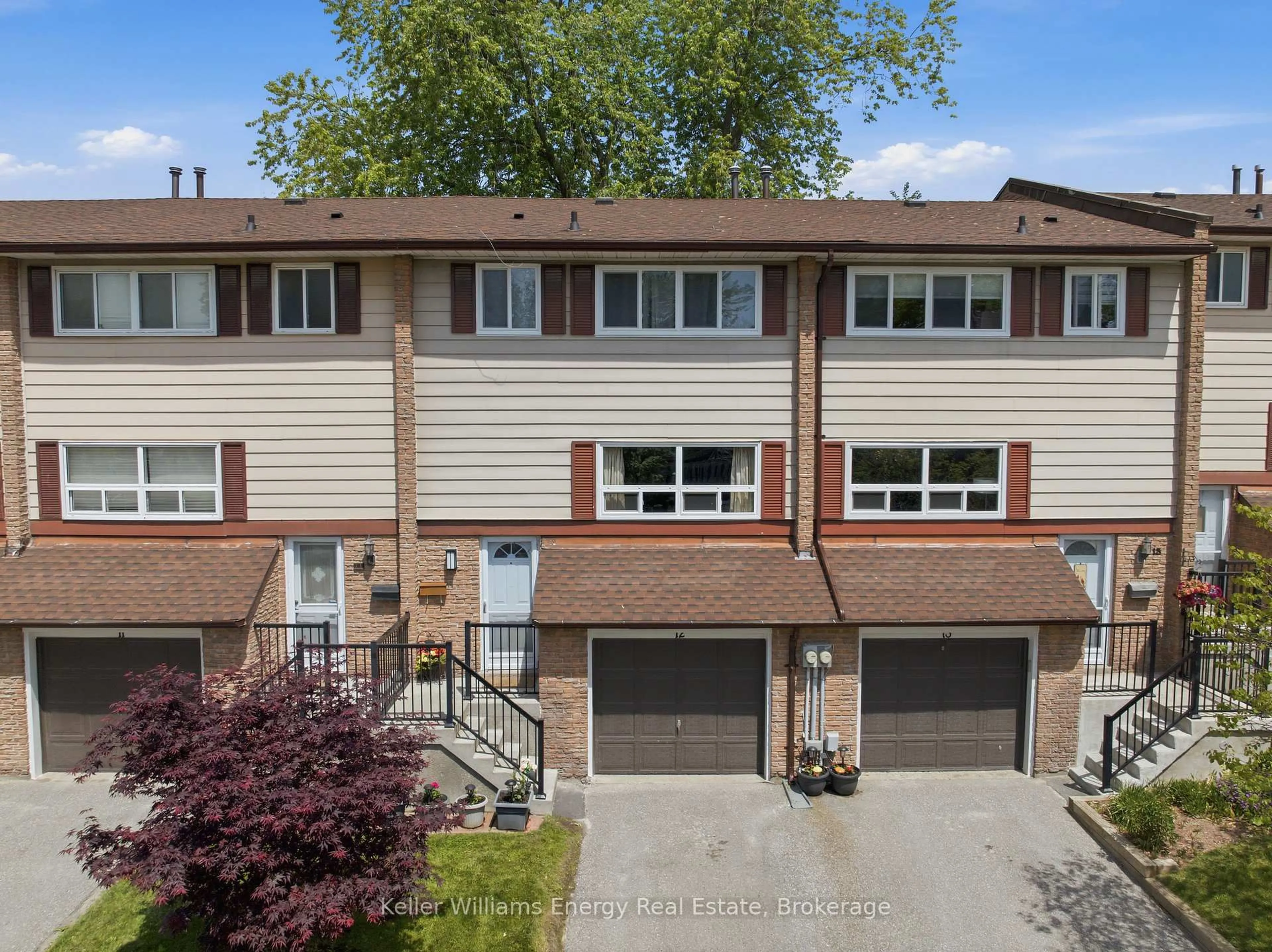 A pic from outside/outdoor area/front of a property/back of a property/a pic from drone, street for 320 Blackthorn St #12, Oshawa Ontario L1K 1K9