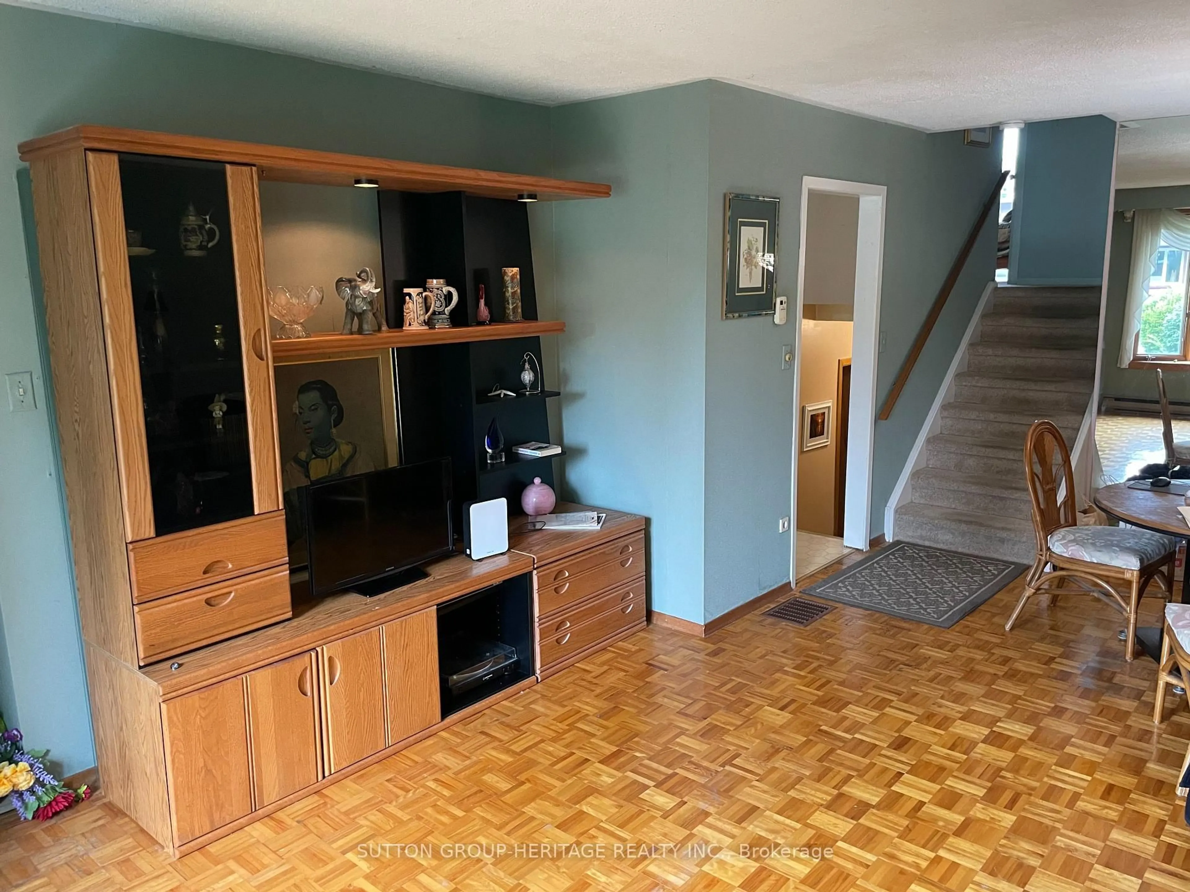 Unknown for 82 Claymore Cres, Oshawa Ontario L1G 6G2
