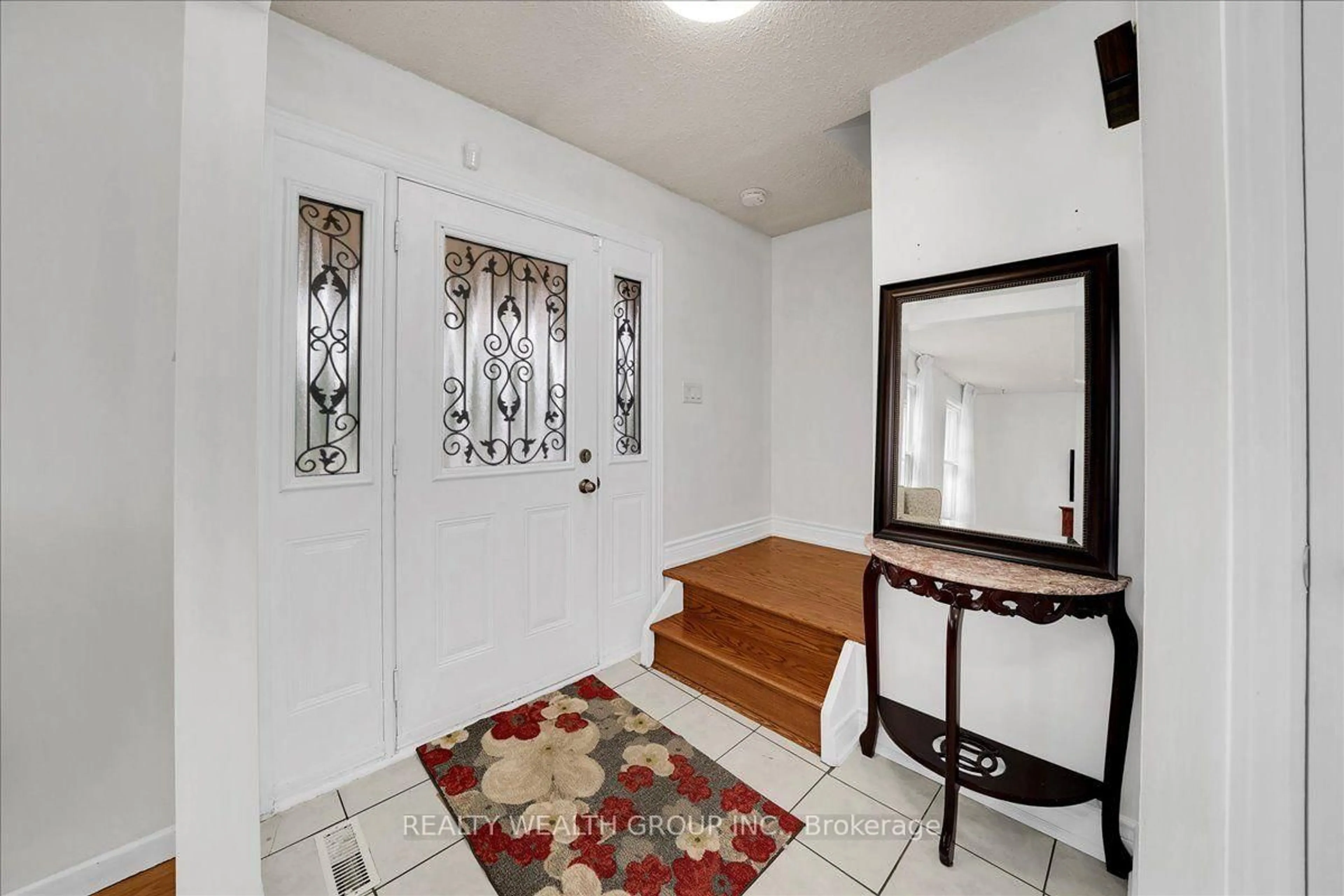 Indoor entryway for 128 John Tabor Tr, Toronto Ontario M1B 2V2