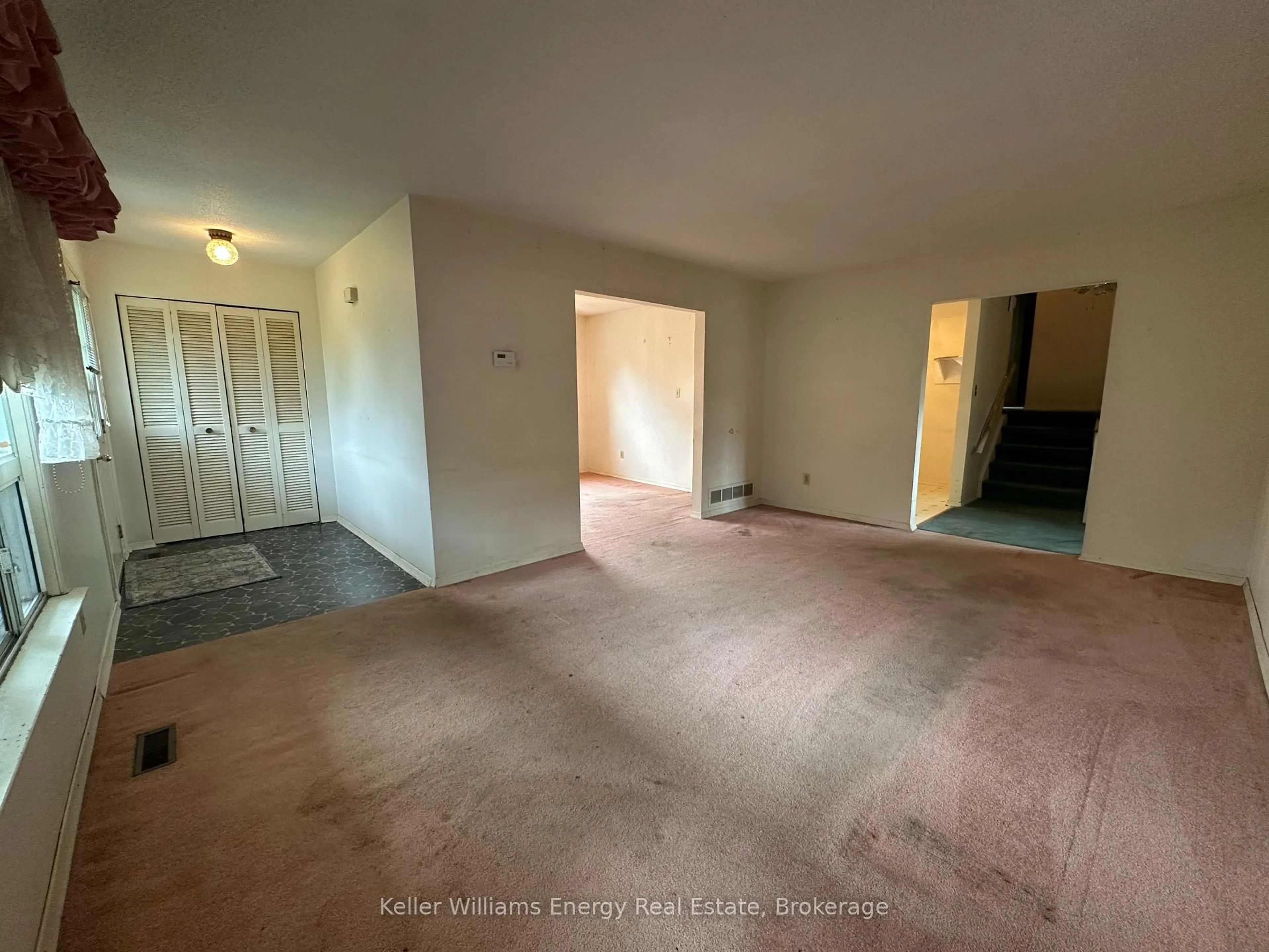 A pic of a room for 252 Keewatin St, Oshawa Ontario L1H 6Z8