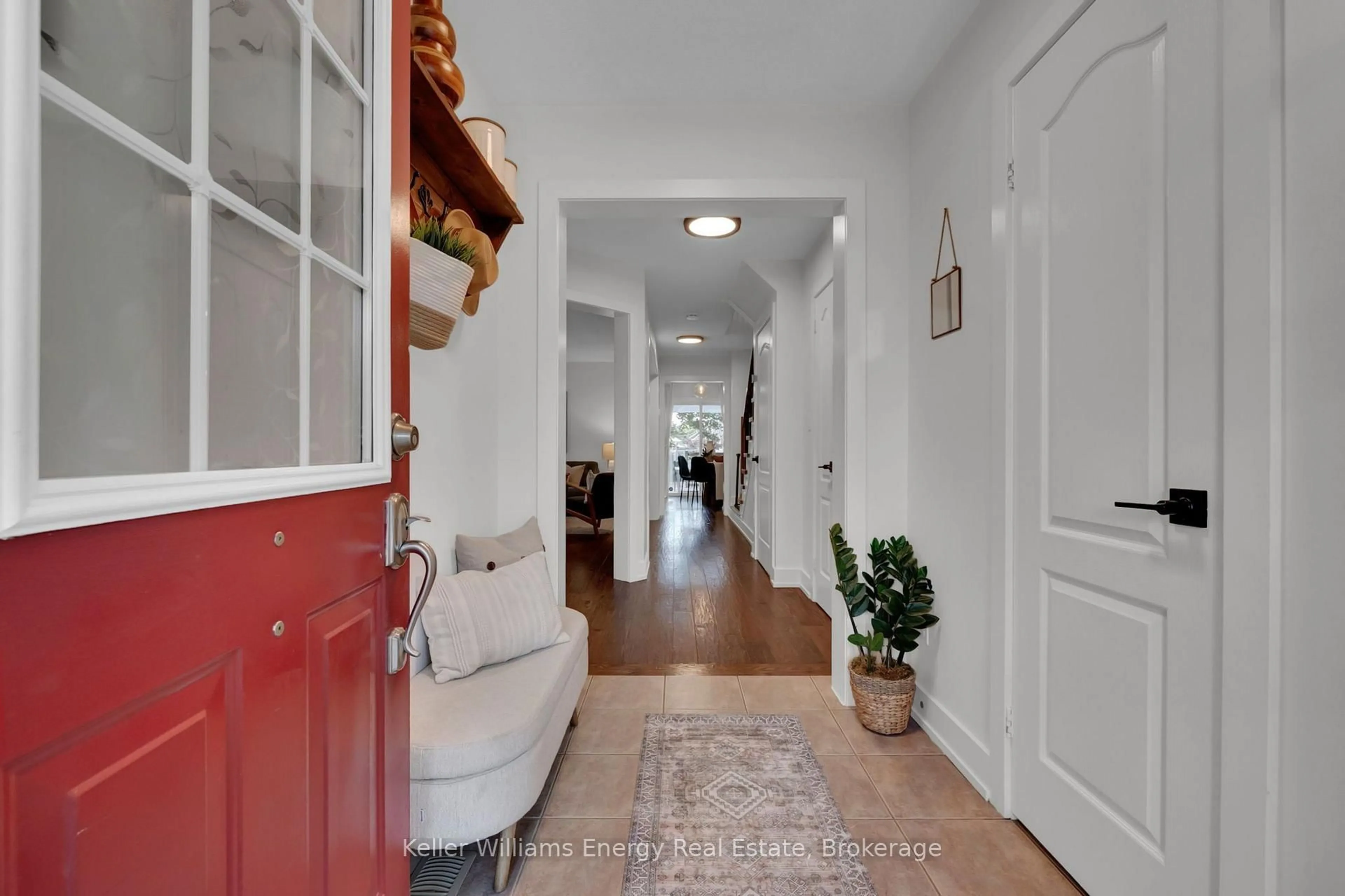 Indoor entryway for 4 Primeau Ave, Whitby Ontario L1M 2B7