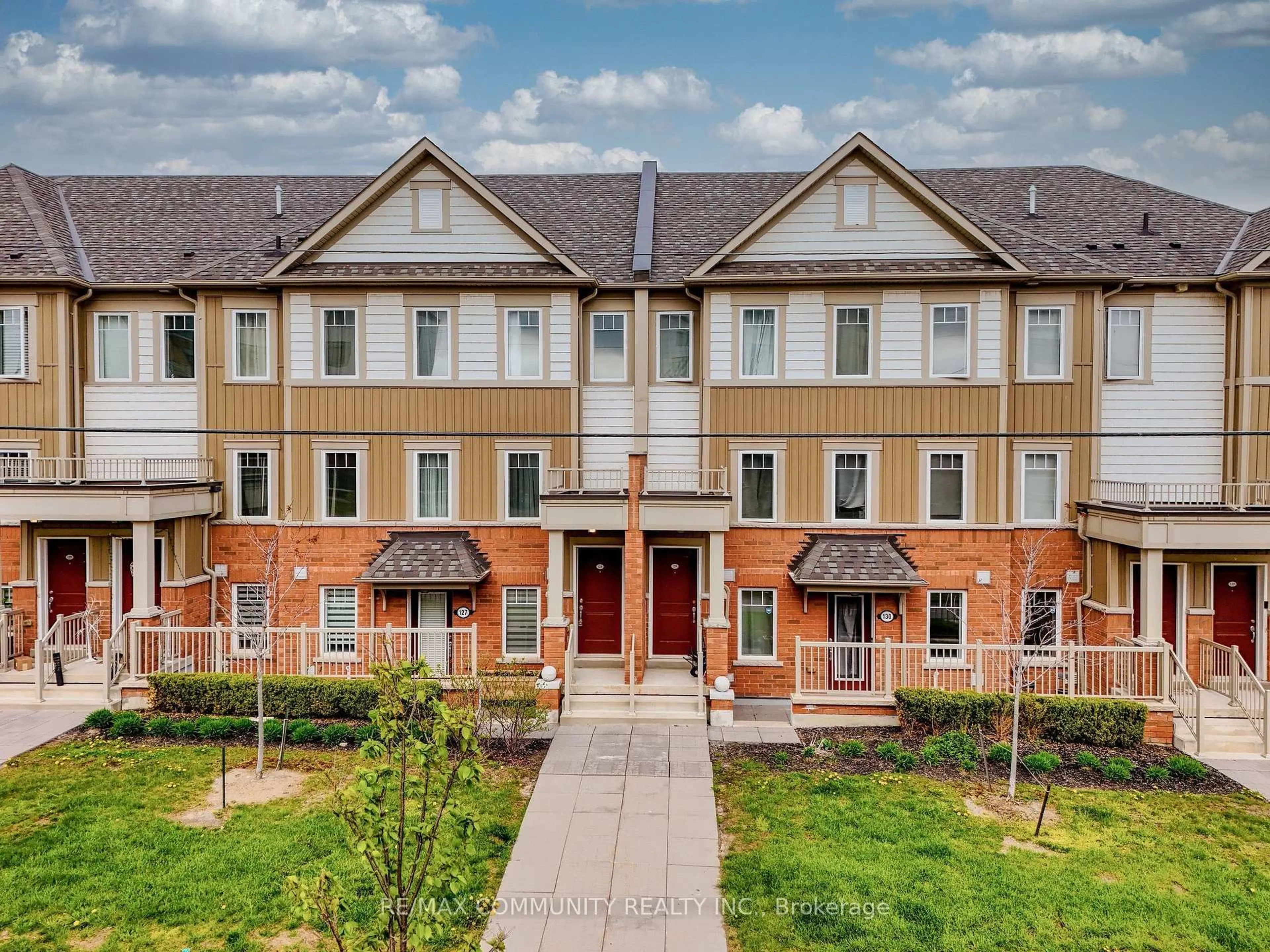 A pic from outside/outdoor area/front of a property/back of a property/a pic from drone, unknown for 2500 Hill Rise Crt #128, Oshawa Ontario L1L 0M6