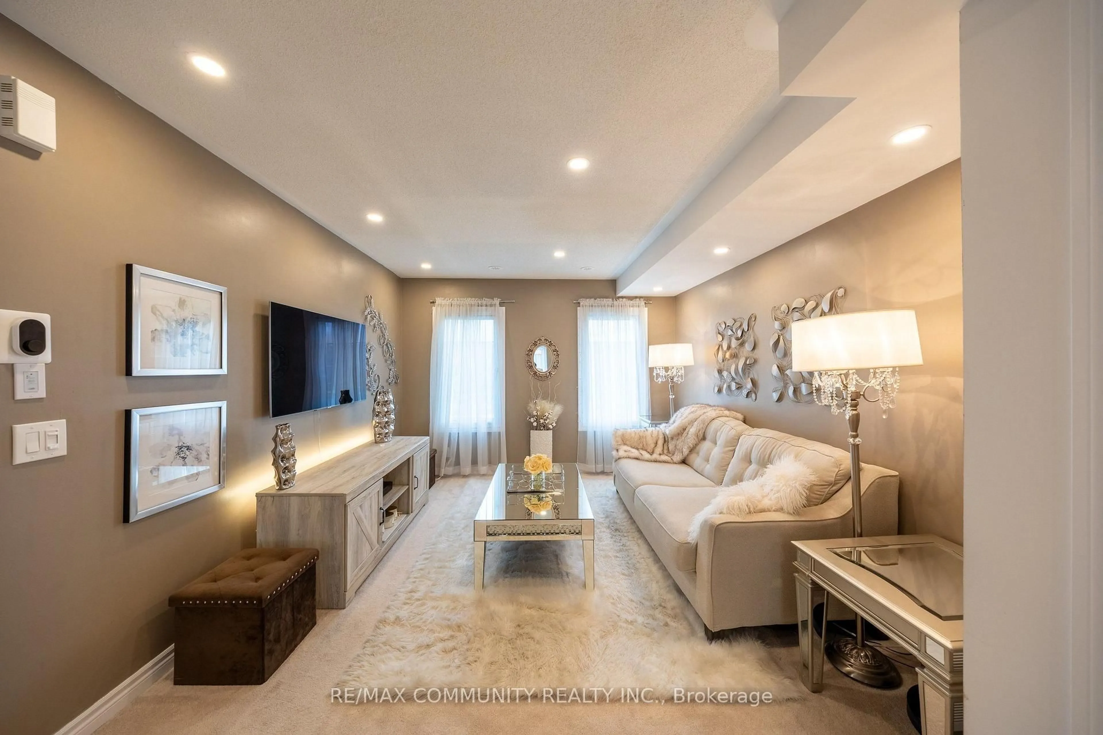 Living room with furniture, unknown for 2500 Hill Rise Crt #128, Oshawa Ontario L1L 0M6