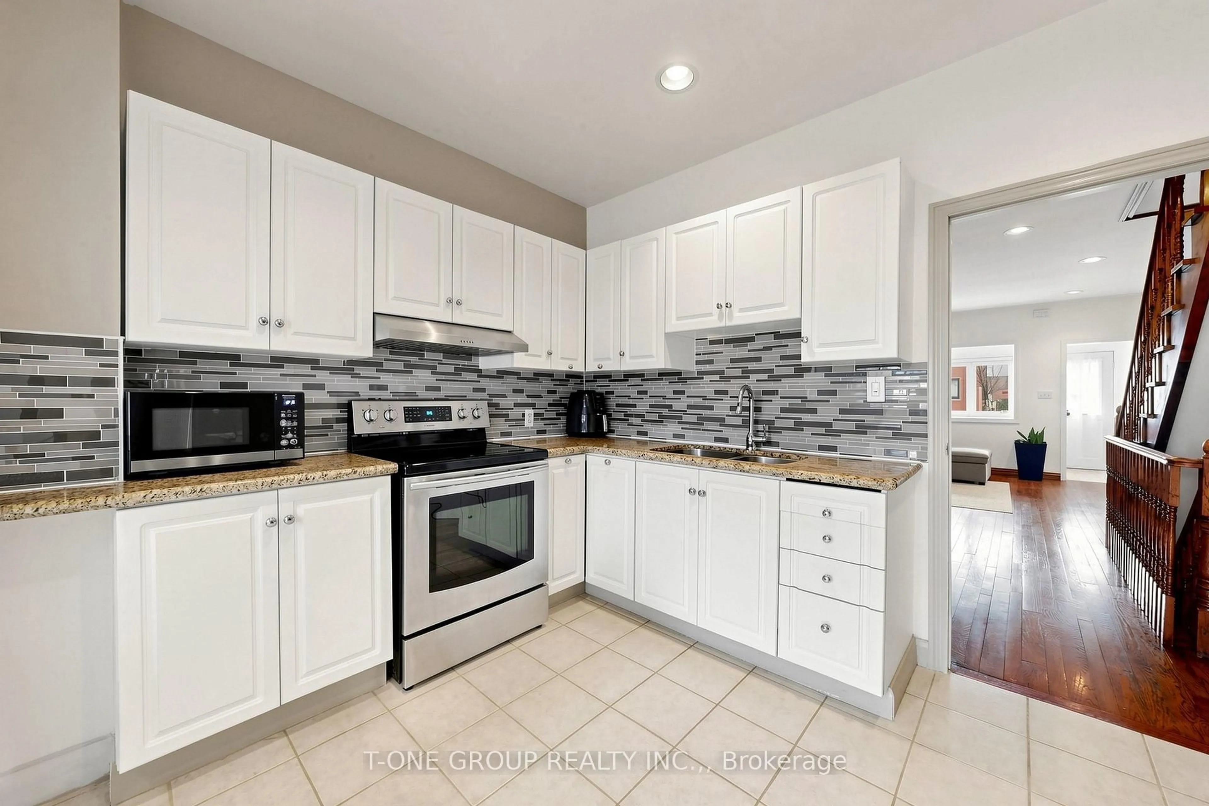 Standard kitchen, ceramic/tile floor for 41 Madelaine Ave, Toronto Ontario M1L 2X6