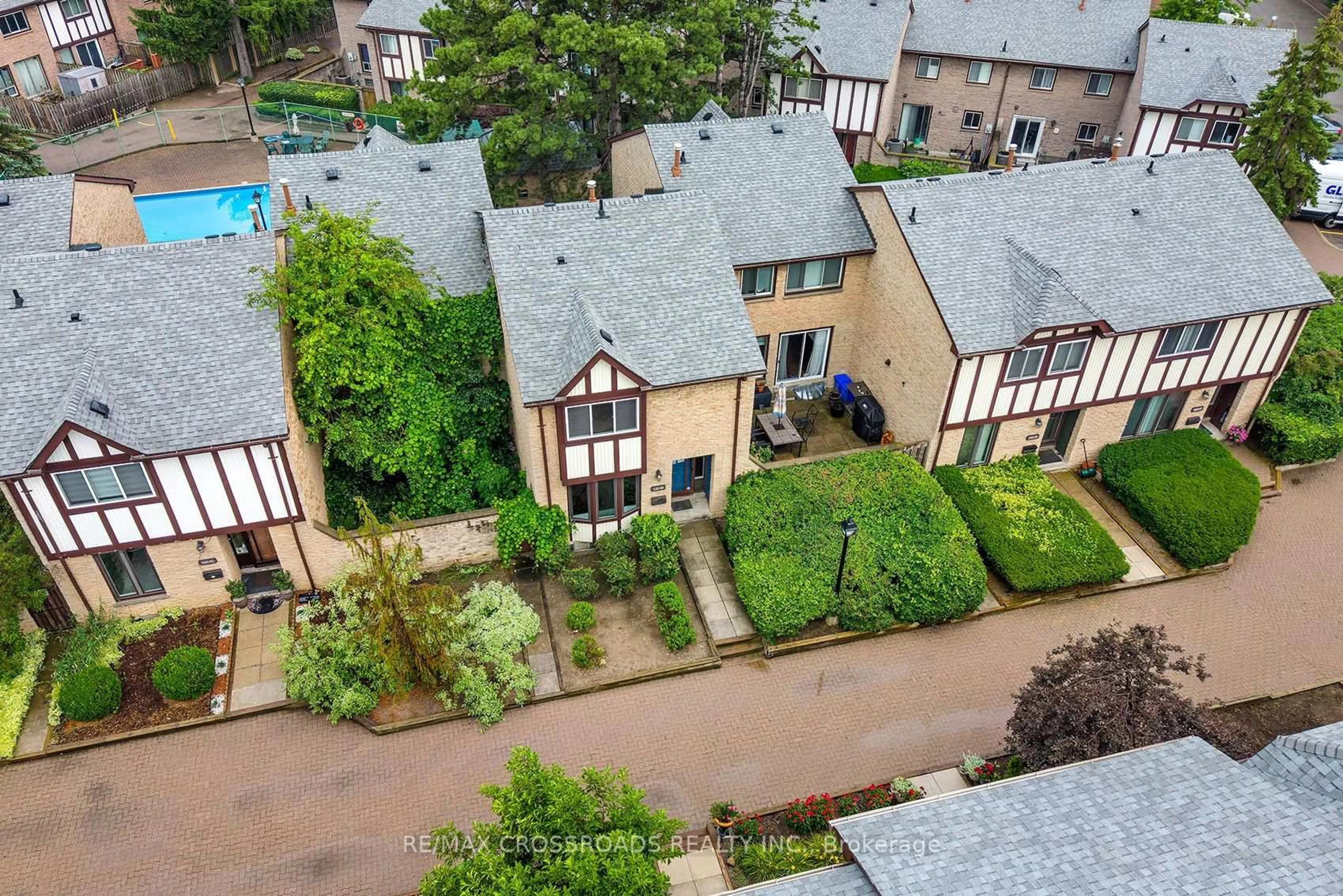 A pic from outside/outdoor area/front of a property/back of a property/a pic from drone, unknown for 100 Burrows Hall Blvd #93, Toronto Ontario M1B 1M7