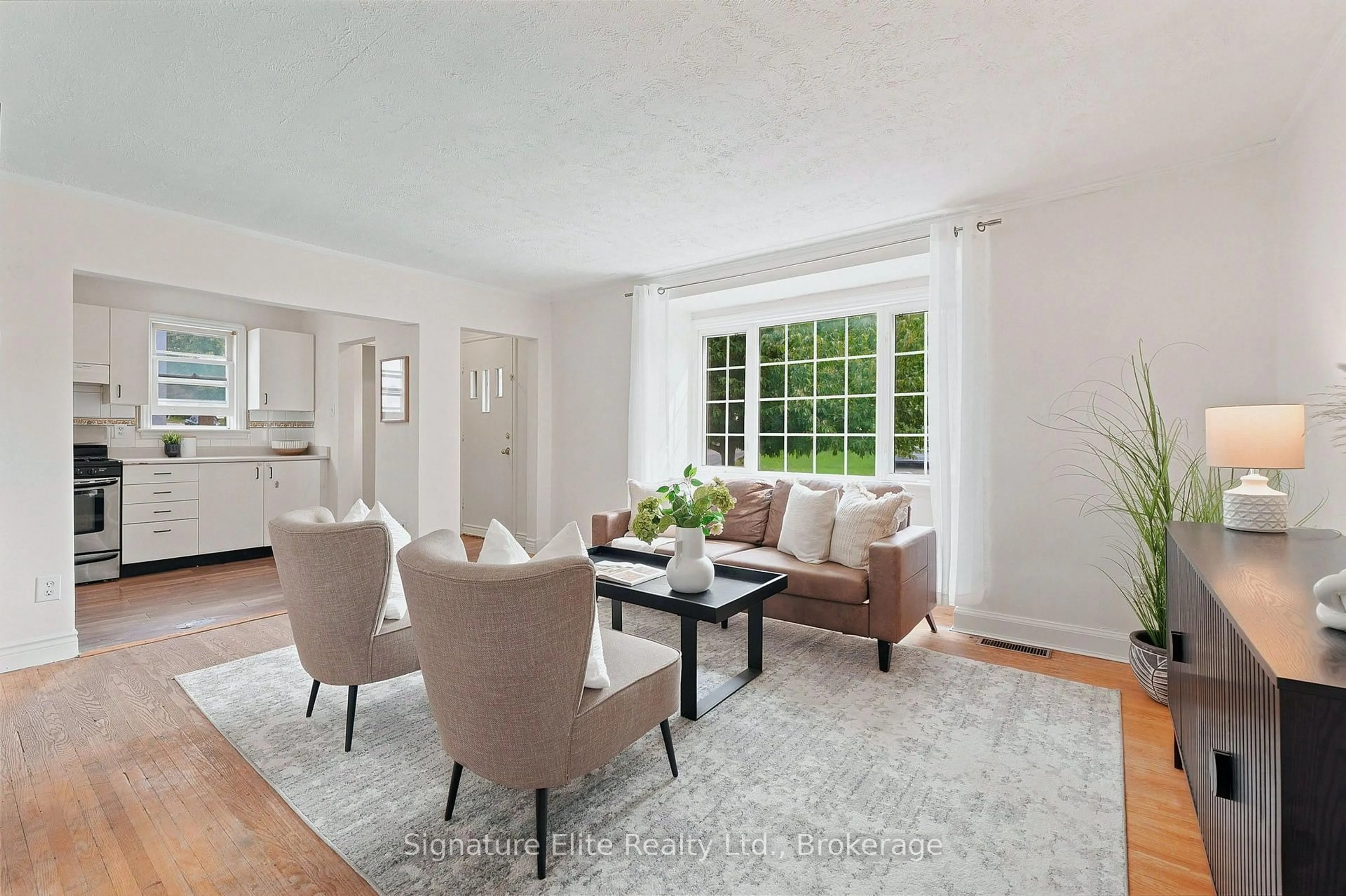 Living room with furniture, unknown for 76 Harewood Ave, Toronto Ontario M1M 2R3
