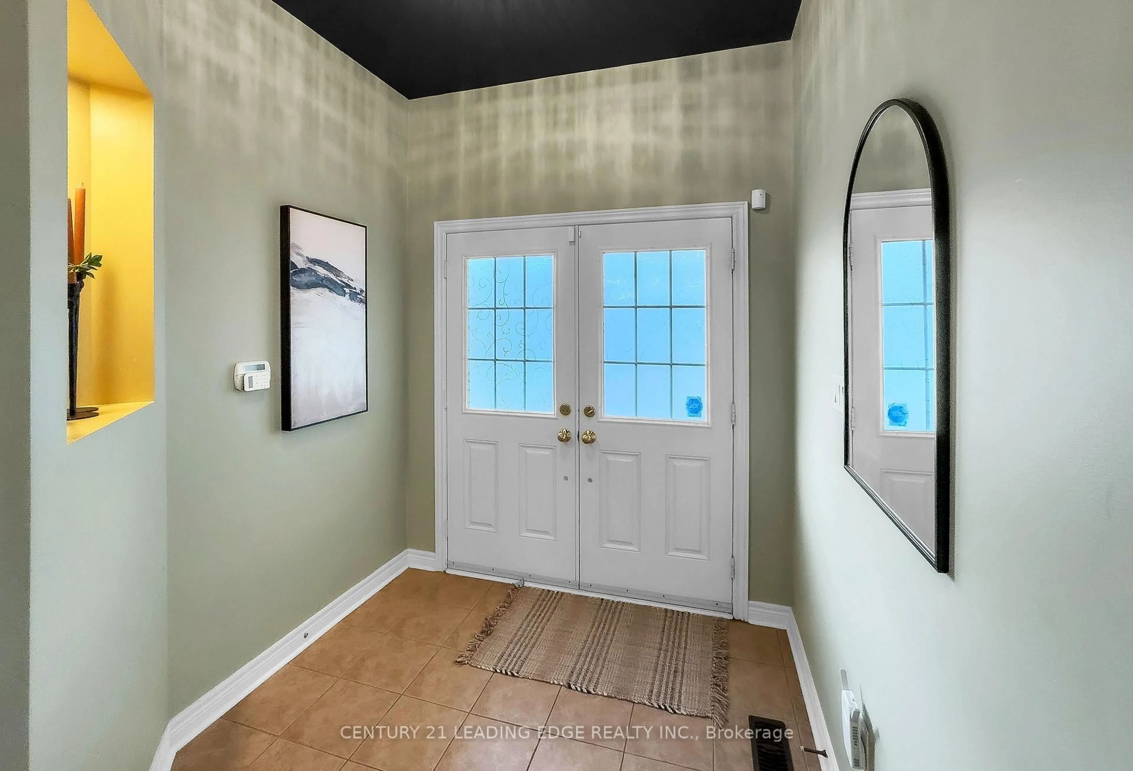 Indoor entryway for 16 Bicknell Crt, Ajax Ontario L1T 0G3